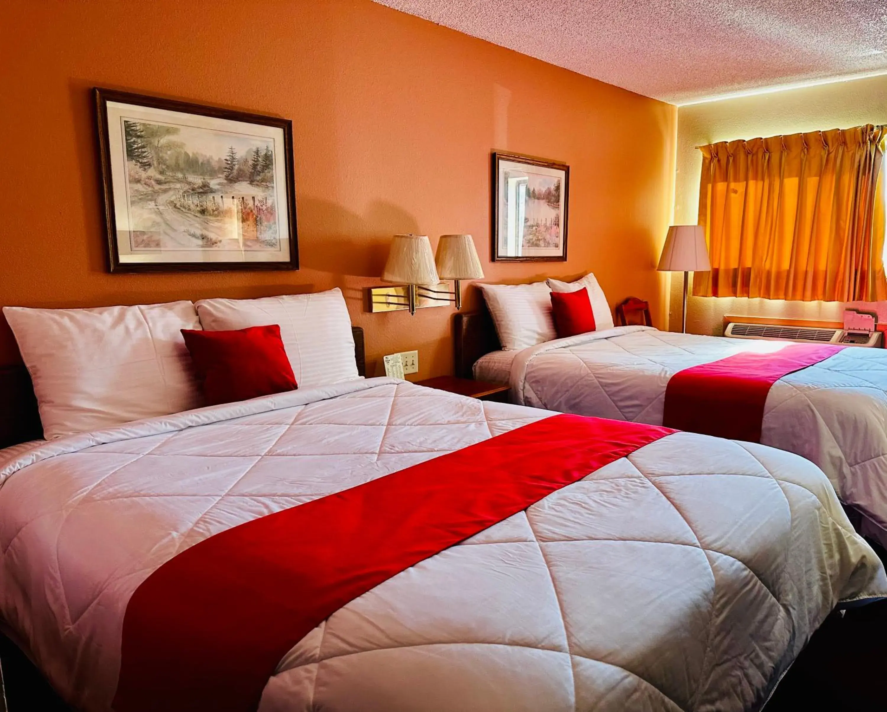 Queen Room with Two Queen Beds - Non-Smoking in American Inn Ozark Queen Room with Two Queen Beds - Non-Smoking in American Inn Ozark