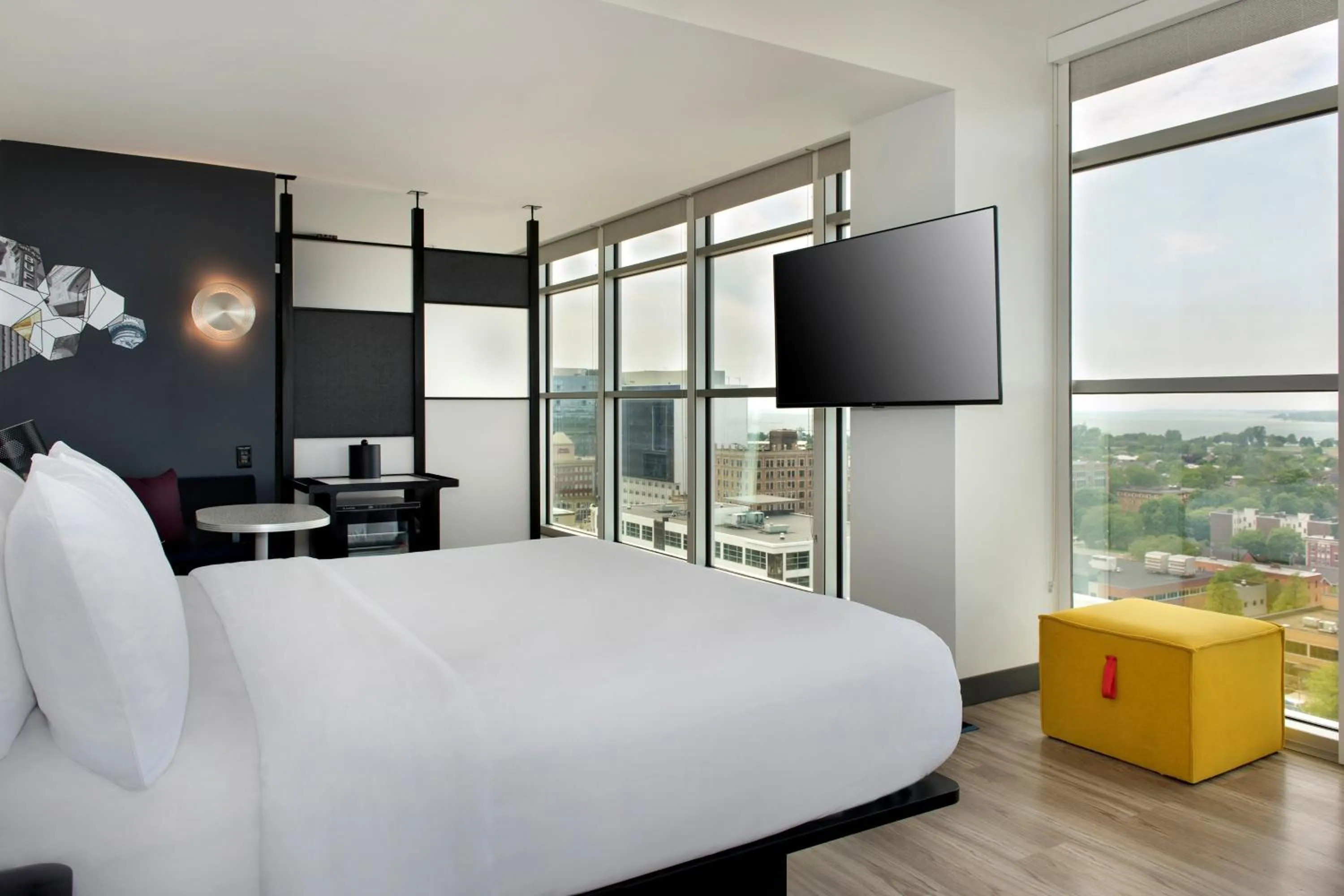 Photo of the whole room, Bed in Aloft Buffalo Downtown
