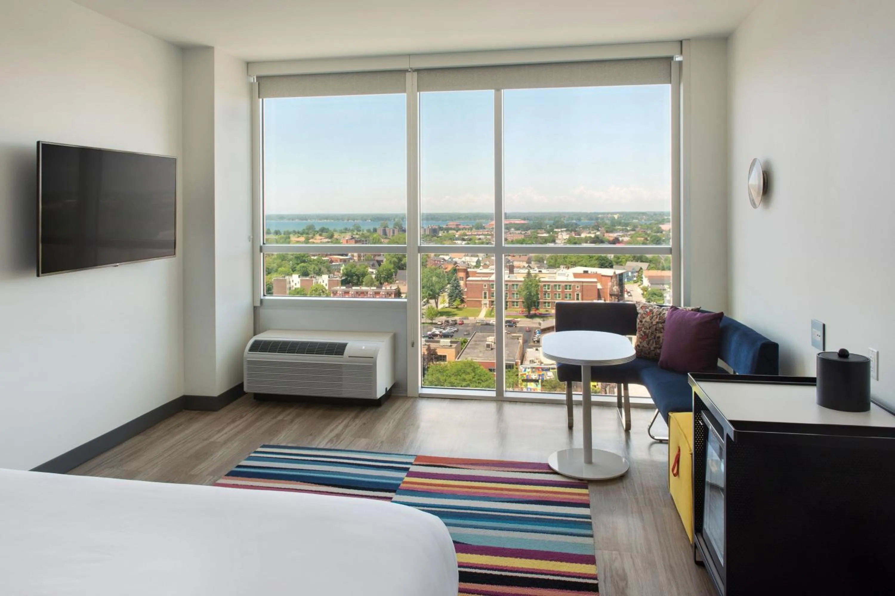 Photo of the whole room, Bed in Aloft Buffalo Downtown