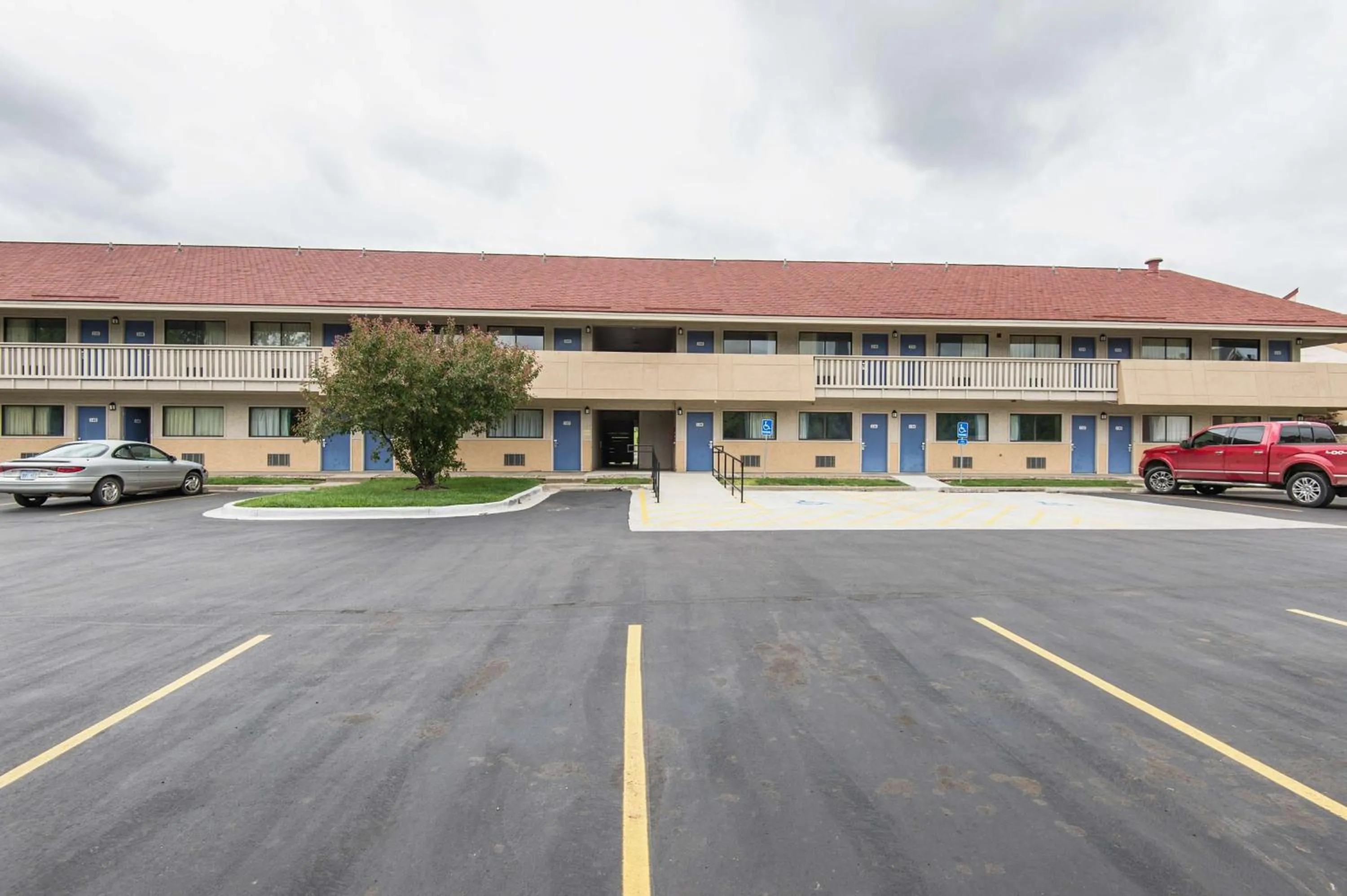 Coffee/tea facilities in Motel 6-Overland Park, KS