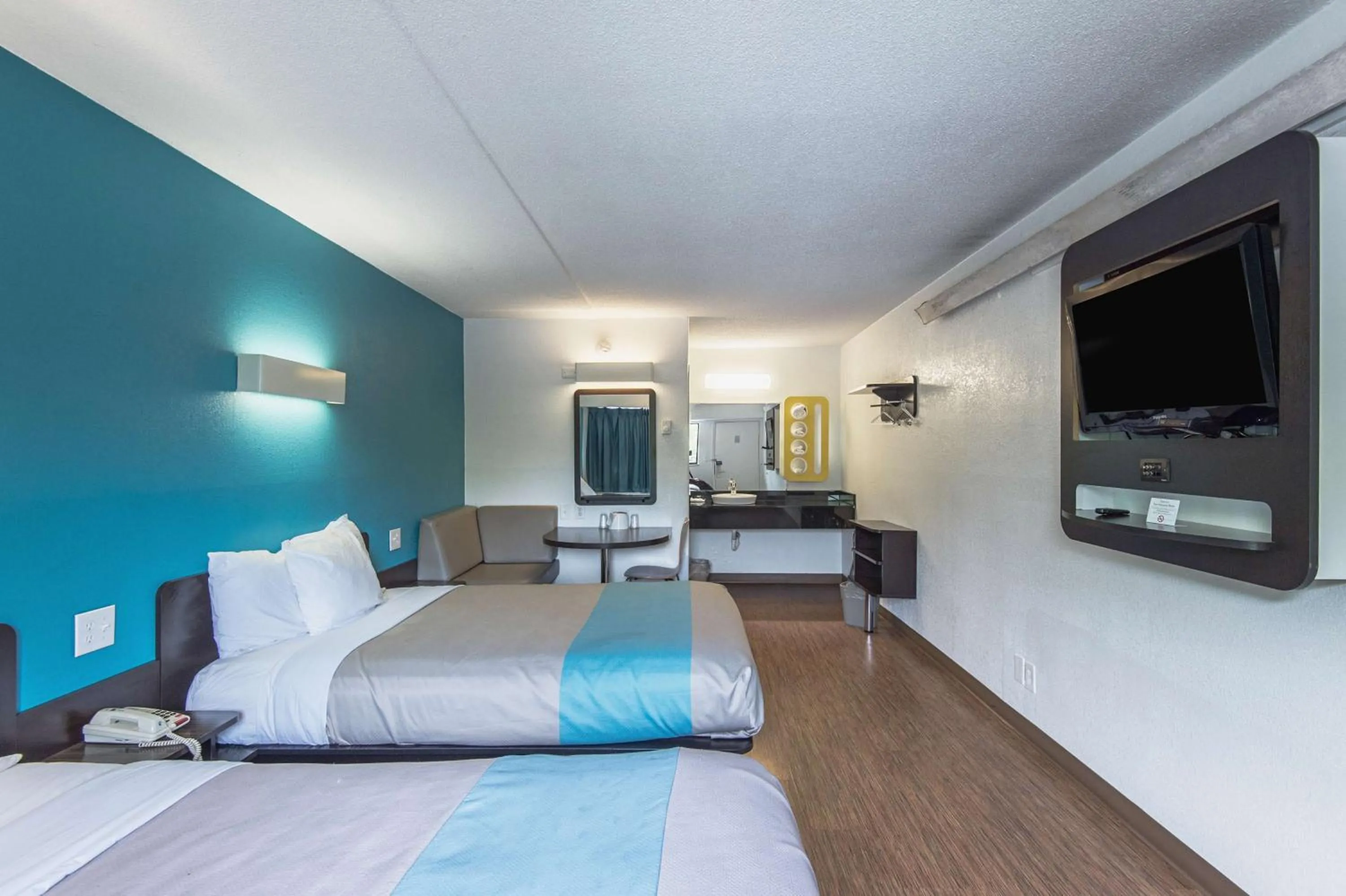 Bedroom, Bed in Motel 6-Overland Park, KS