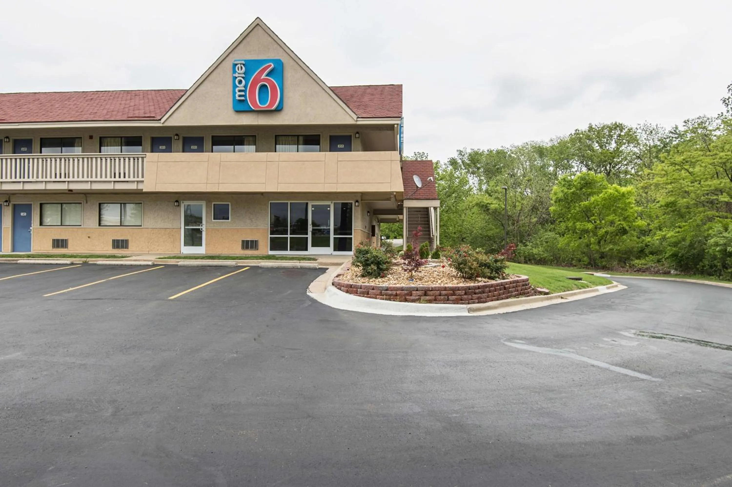 Coffee/tea facilities in Motel 6-Overland Park, KS