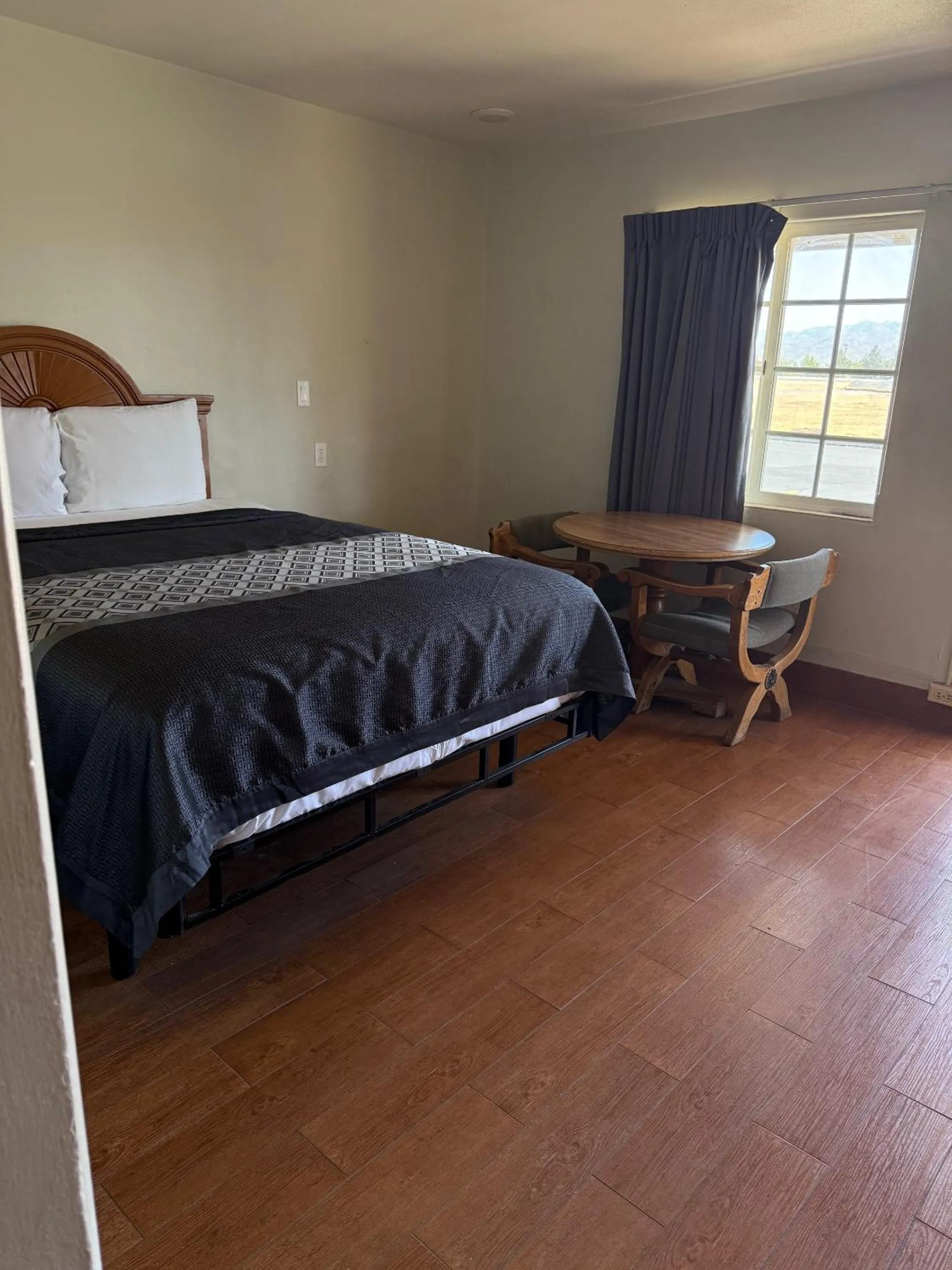 Bed in Apple Valley Motel