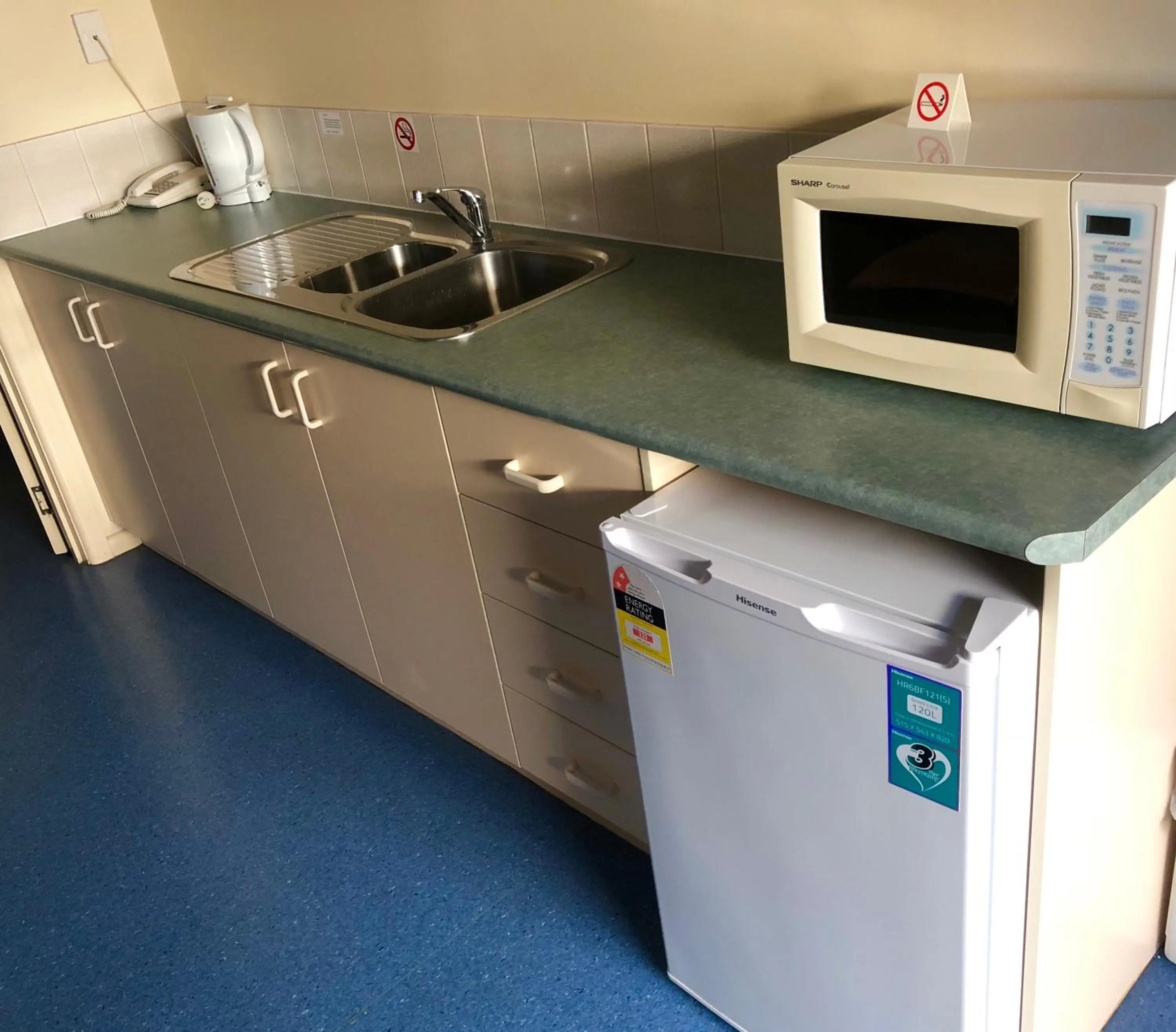 Coffee/tea facilities in Sheffield Motor Inn