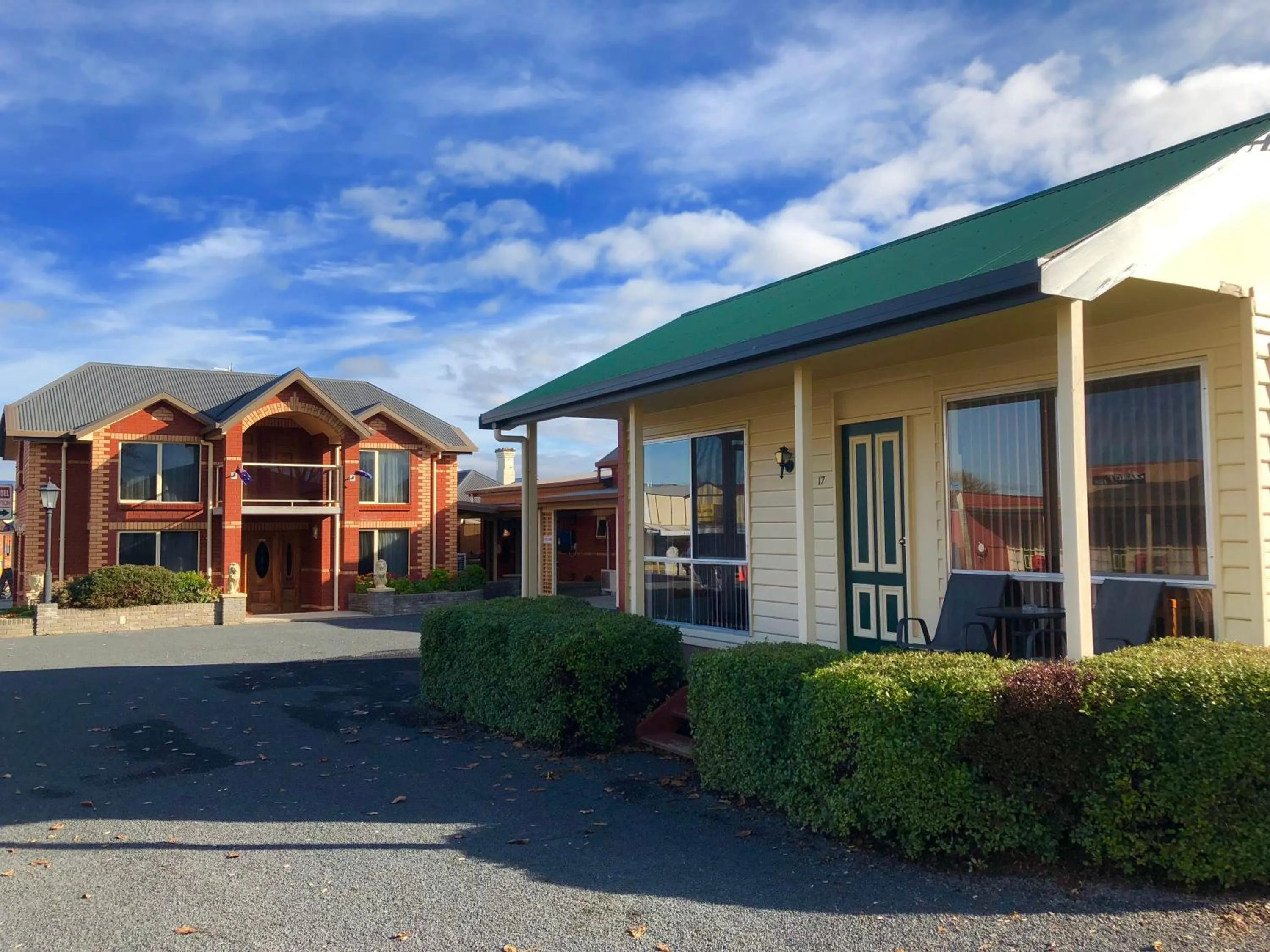 Facade/entrance in Sheffield Motor Inn