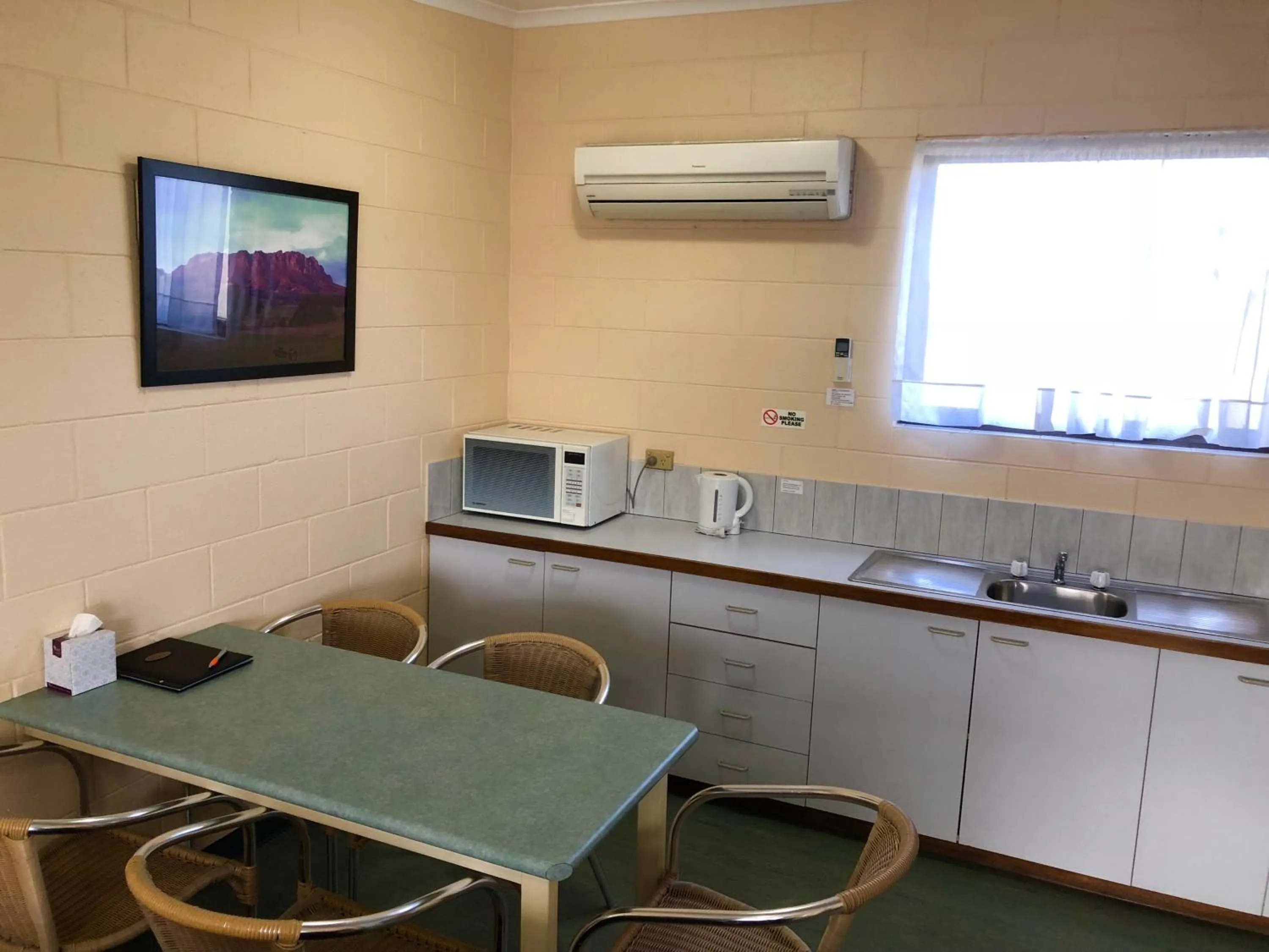 Coffee/tea facilities in Sheffield Motor Inn