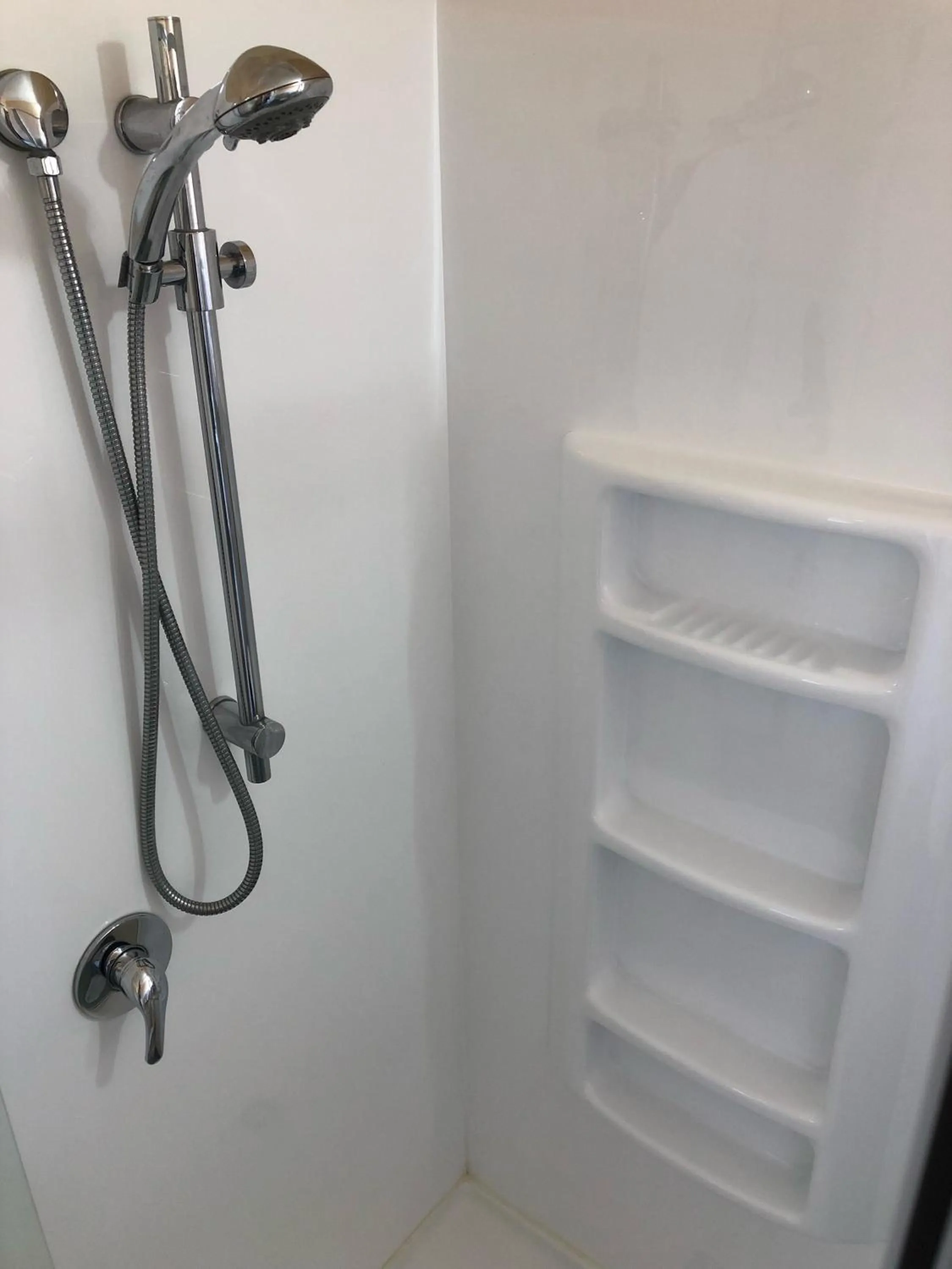 Shower in Sheffield Motor Inn