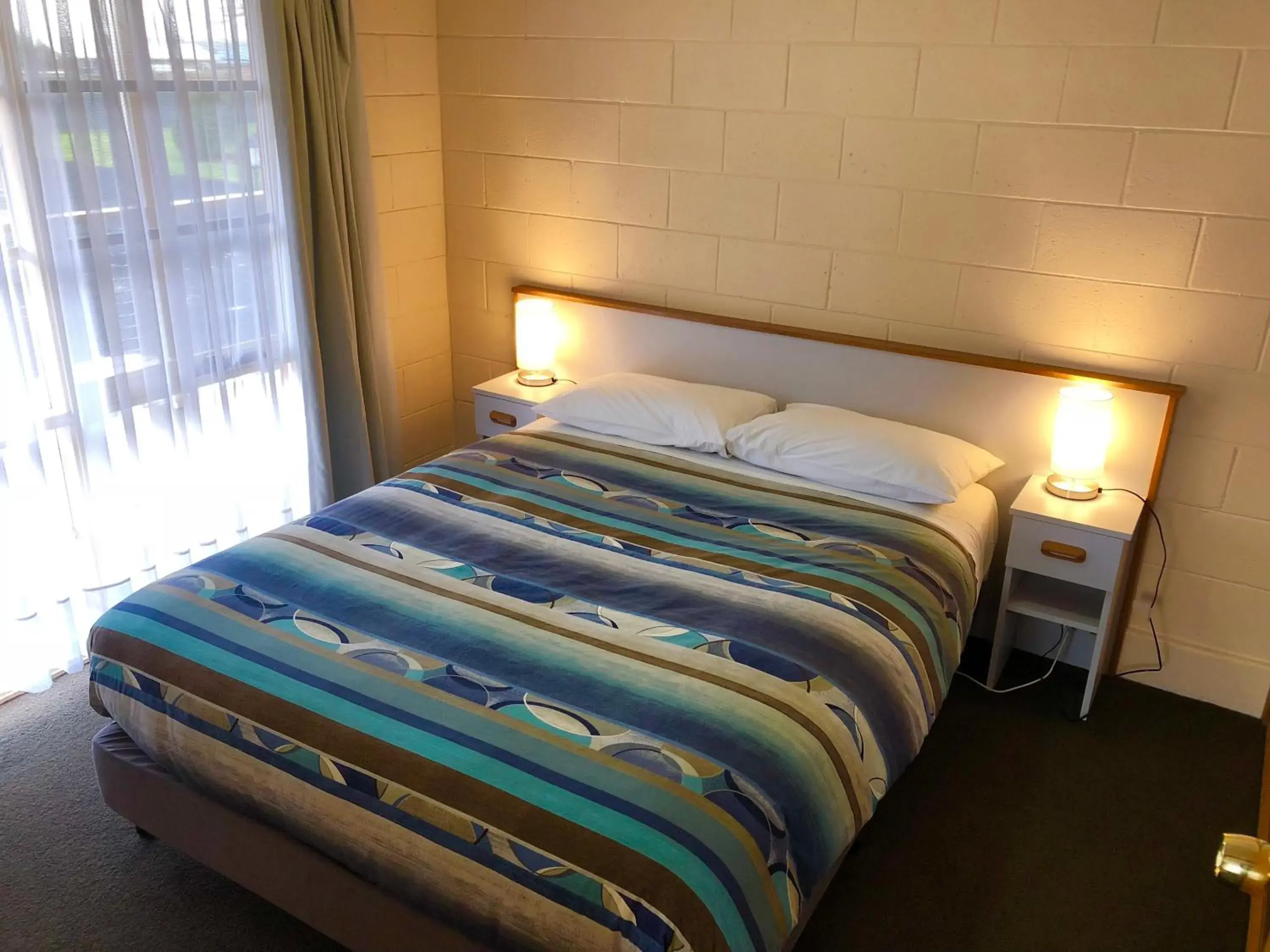 Bed in Sheffield Motor Inn Bed in Sheffield Motor Inn