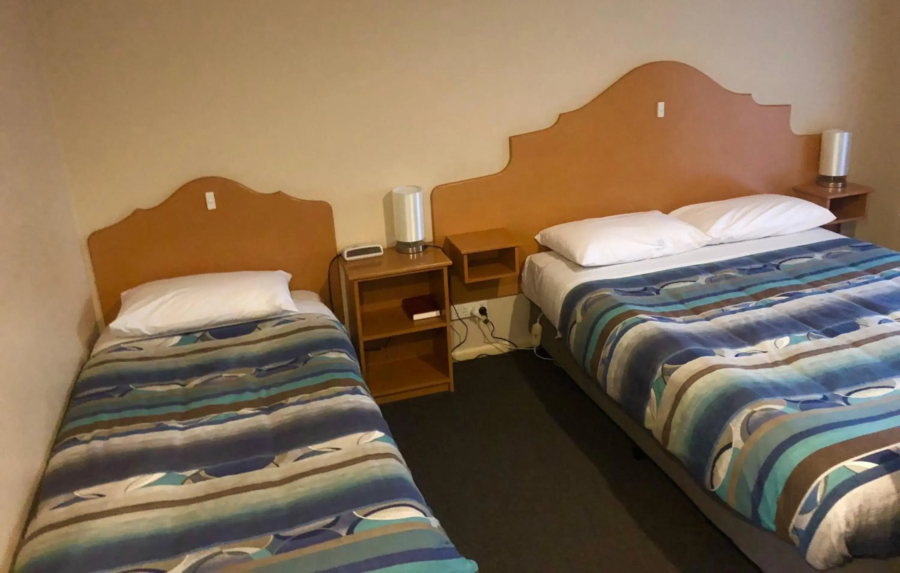 Bedroom, Bed in Sheffield Motor Inn Bedroom, Bed in Sheffield Motor Inn