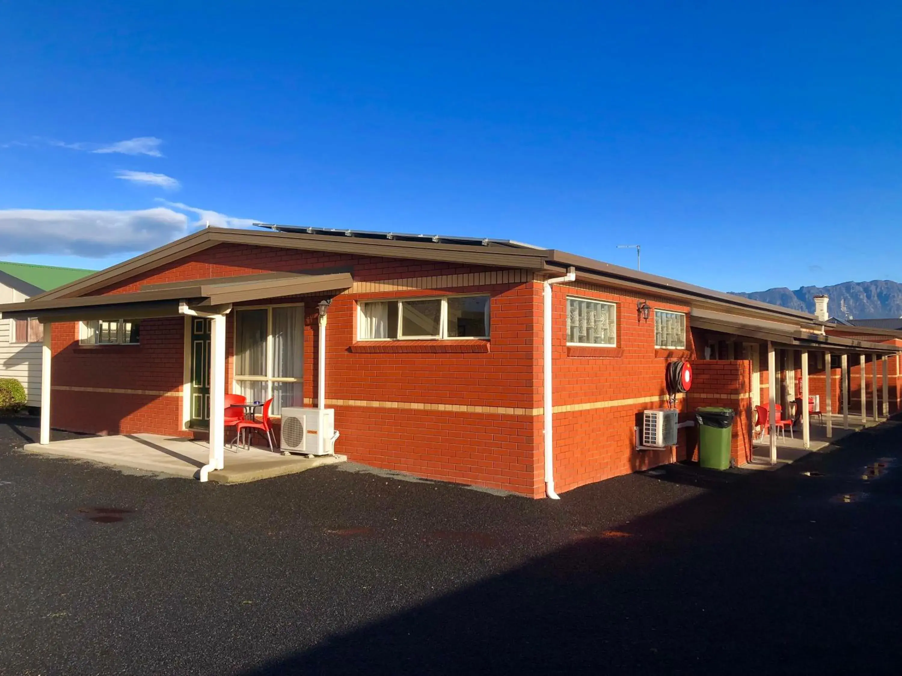 Property building in Sheffield Motor Inn Property building in Sheffield Motor Inn