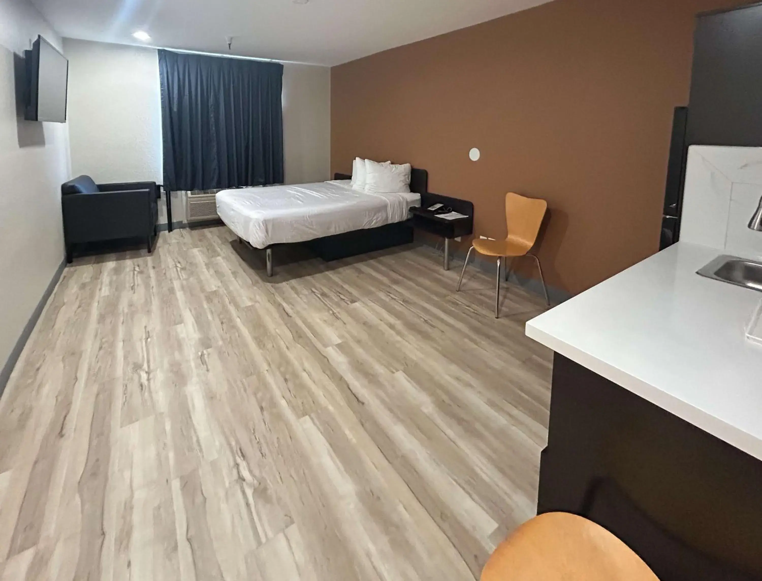 Photo of the whole room, Bed in Studio 6 Suites Cameron Park, CA Folsom Photo of the whole room, Bed in Studio 6 Suites Cameron Park, CA Folsom