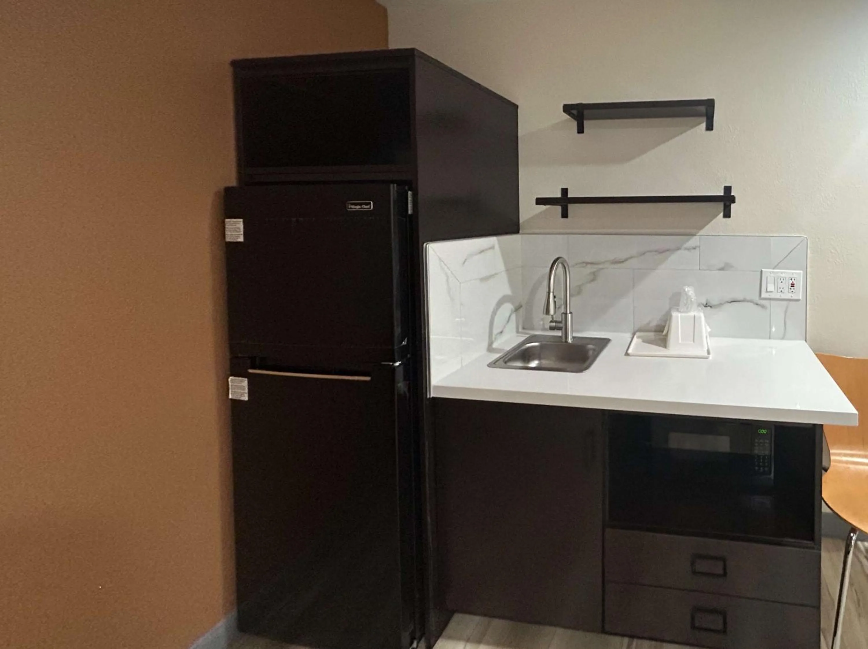 Photo of the whole room in Studio 6 Suites Cameron Park, CA Folsom