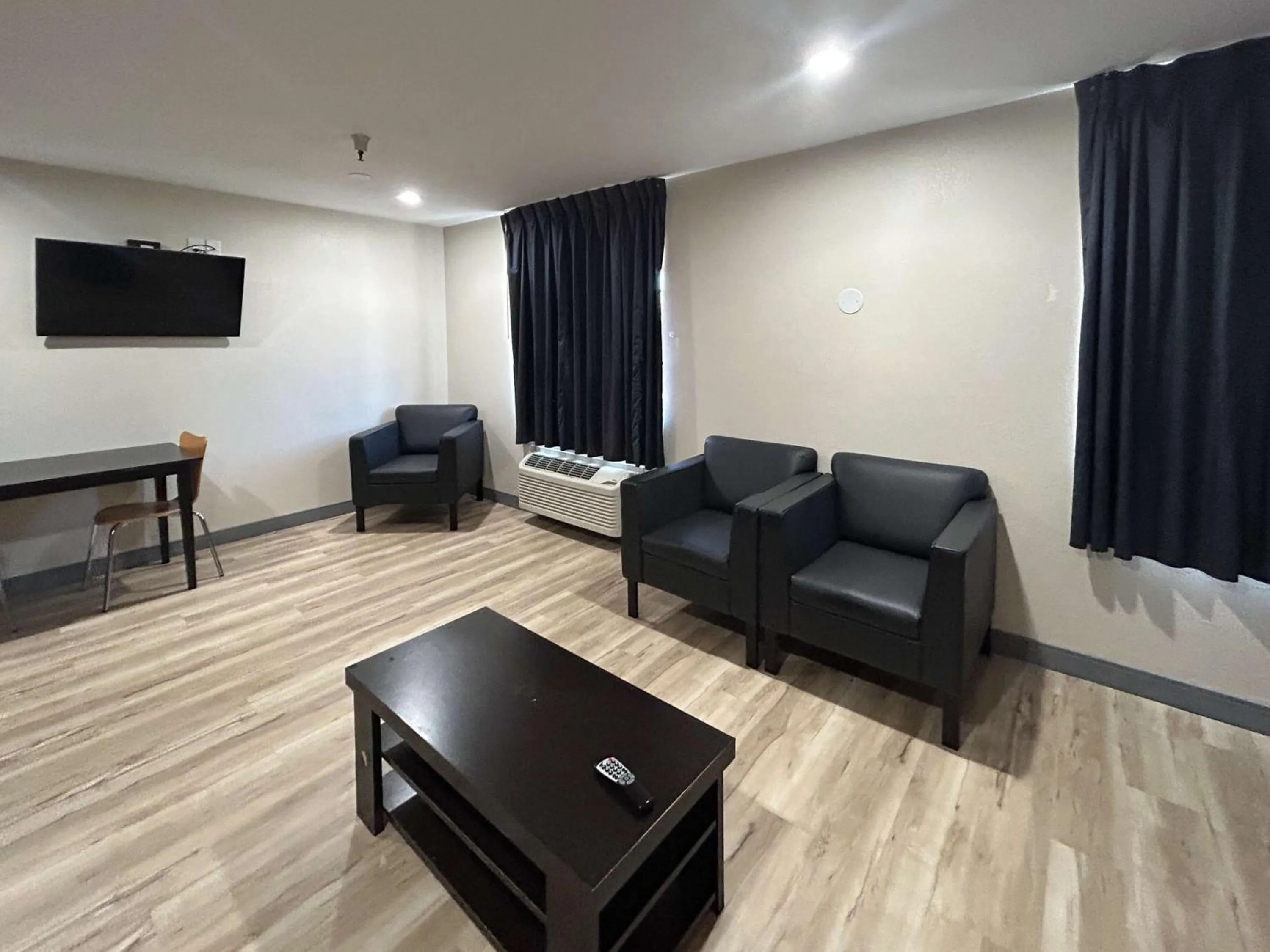 Photo of the whole room in Studio 6 Suites Cameron Park, CA Folsom