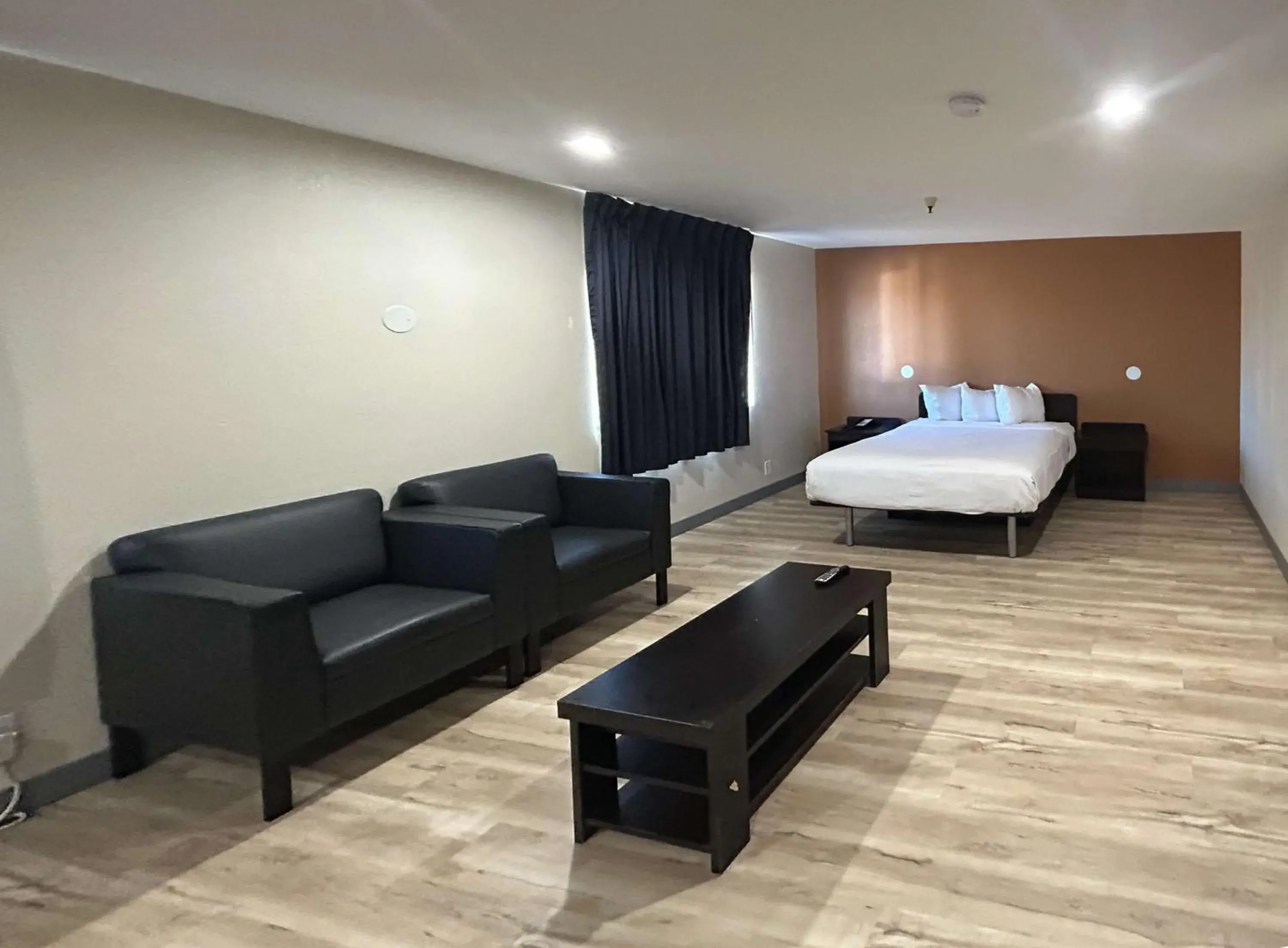 Photo of the whole room, Bed in Studio 6 Suites Cameron Park, CA Folsom Photo of the whole room, Bed in Studio 6 Suites Cameron Park, CA Folsom