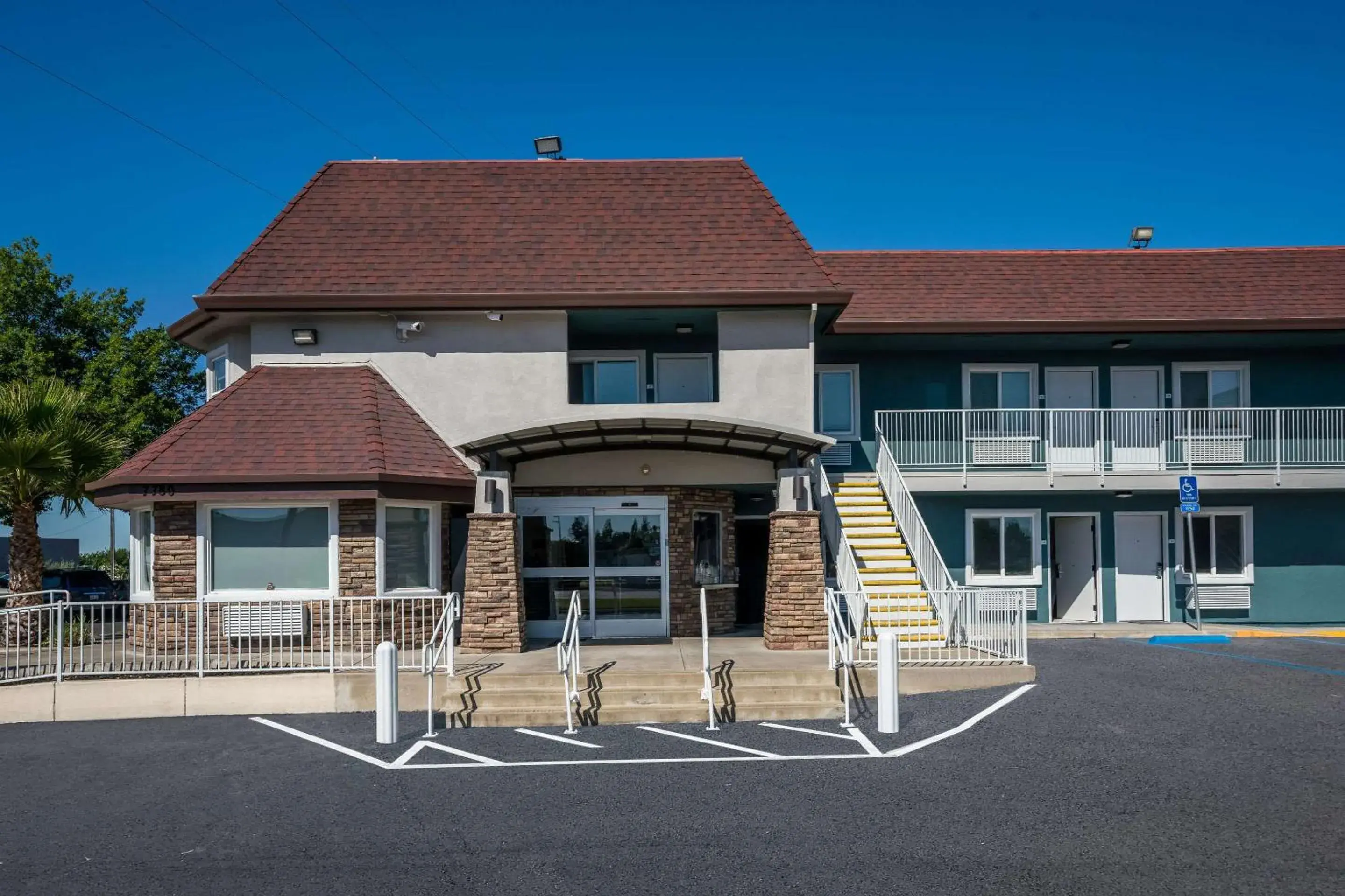 Property building in Quality Inn Elk Grove-Sacramento Property building in Quality Inn Elk Grove-Sacramento