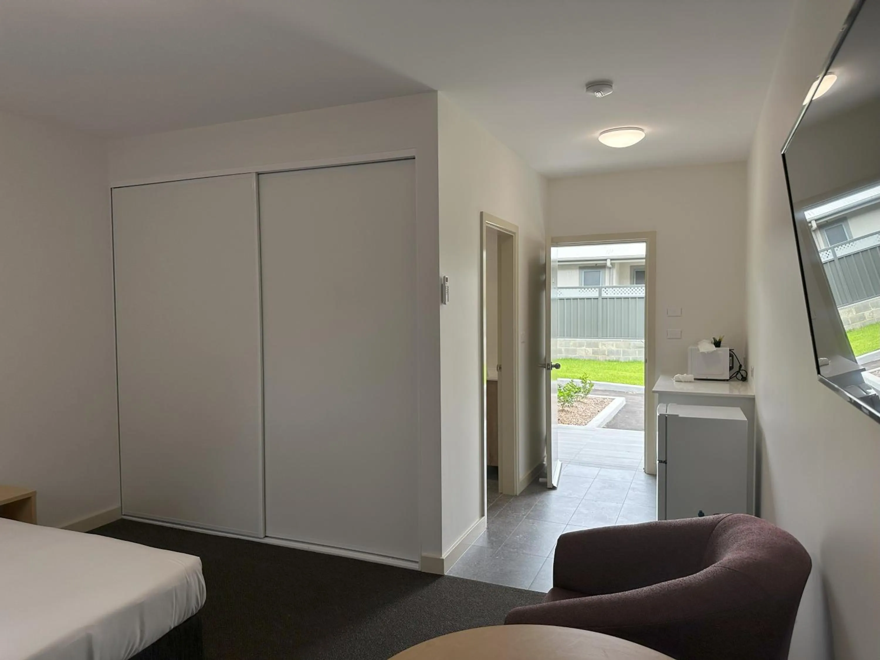 Property building, Bed in Travellers Motor Village