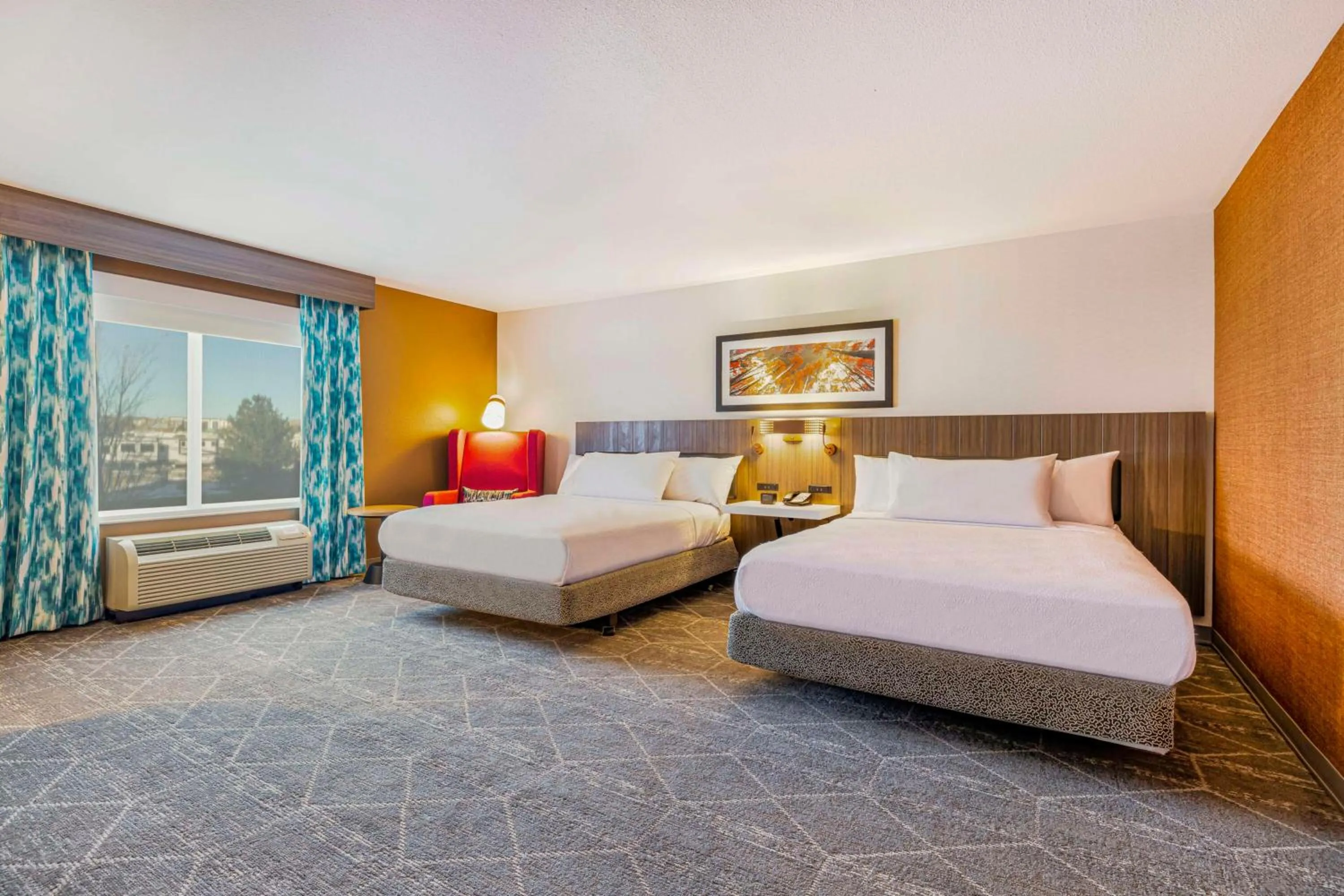 Bed in Hilton Garden Inn Colorado Springs Airport