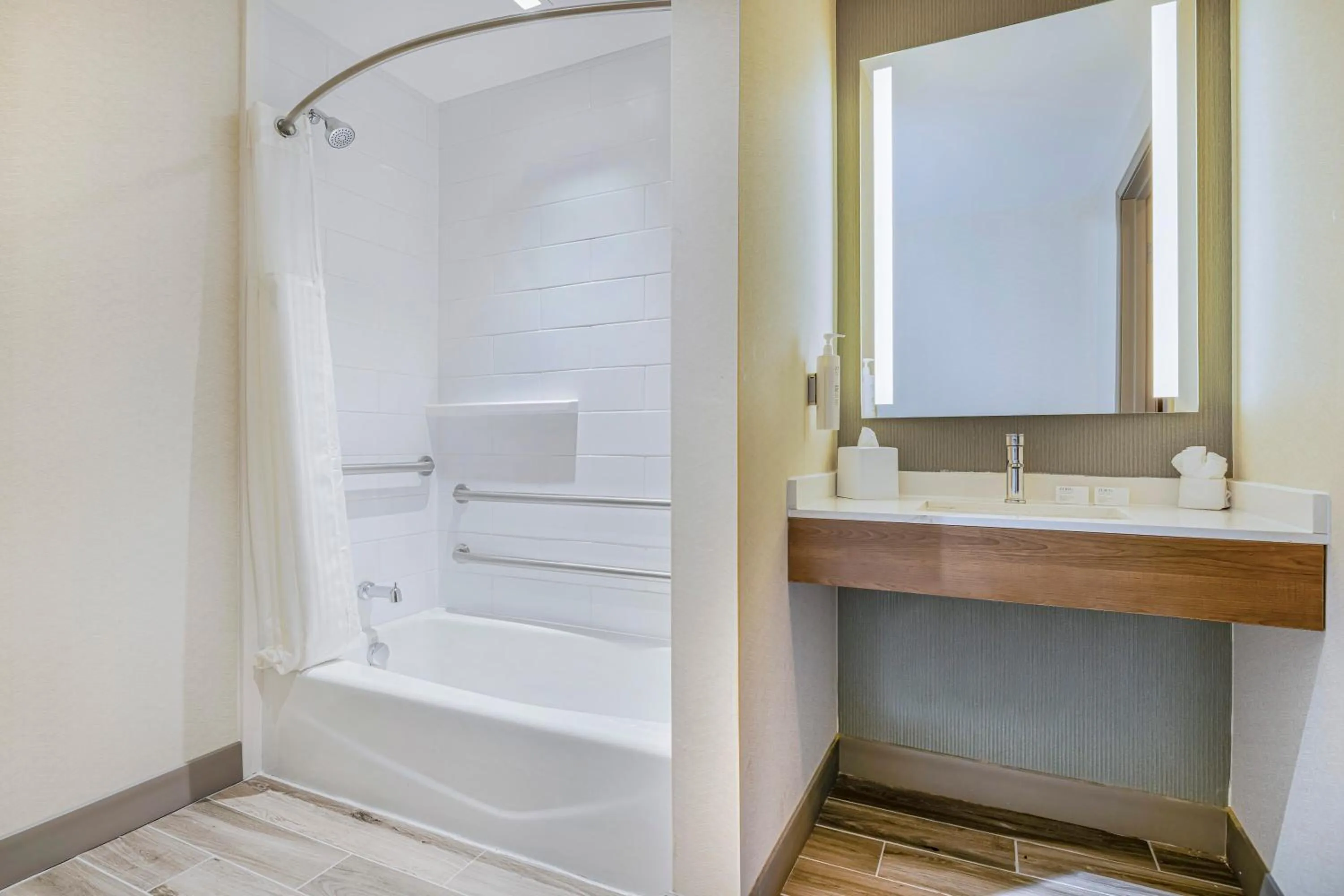 Shower in Hilton Garden Inn Colorado Springs Airport