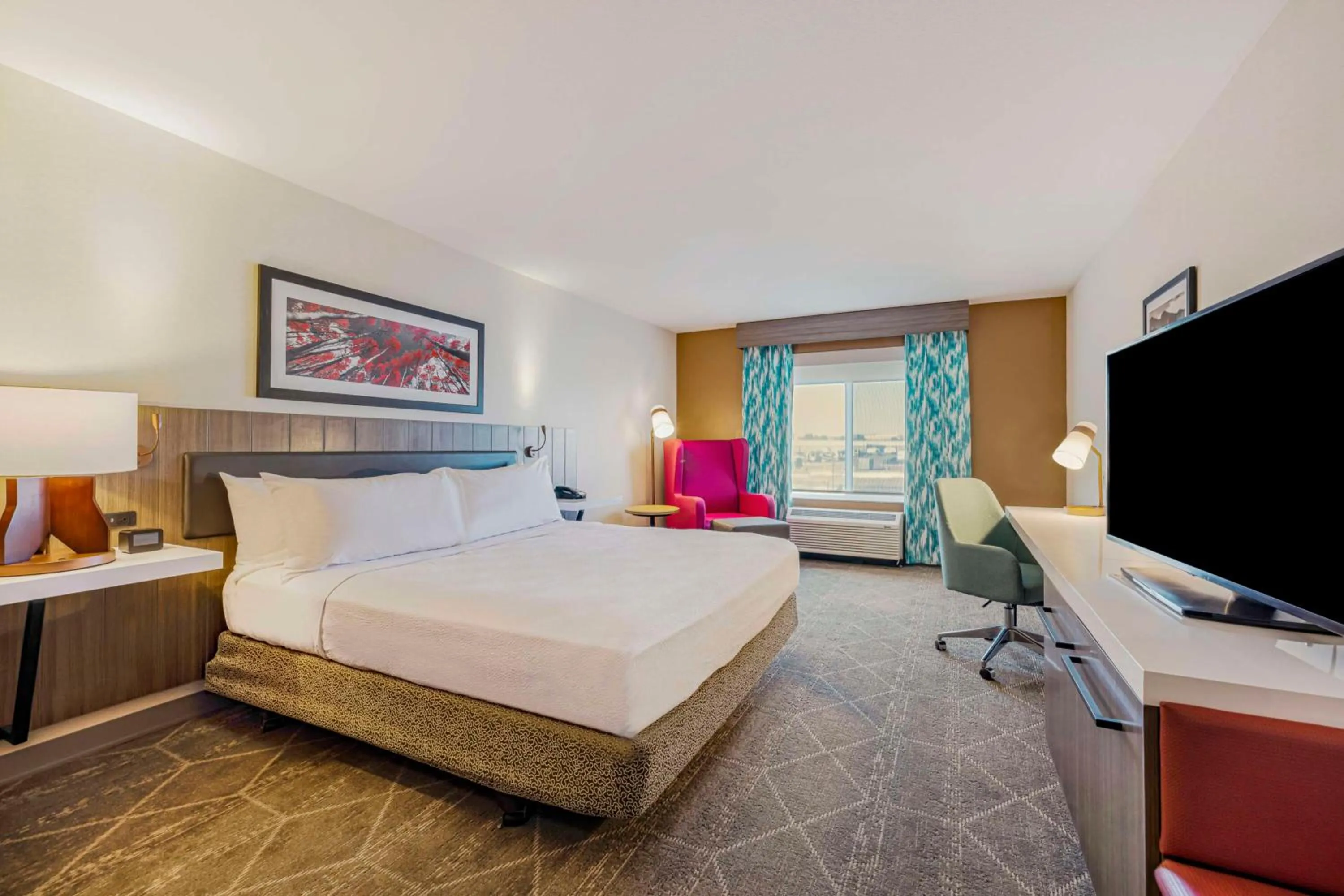 Bed in Hilton Garden Inn Colorado Springs Airport