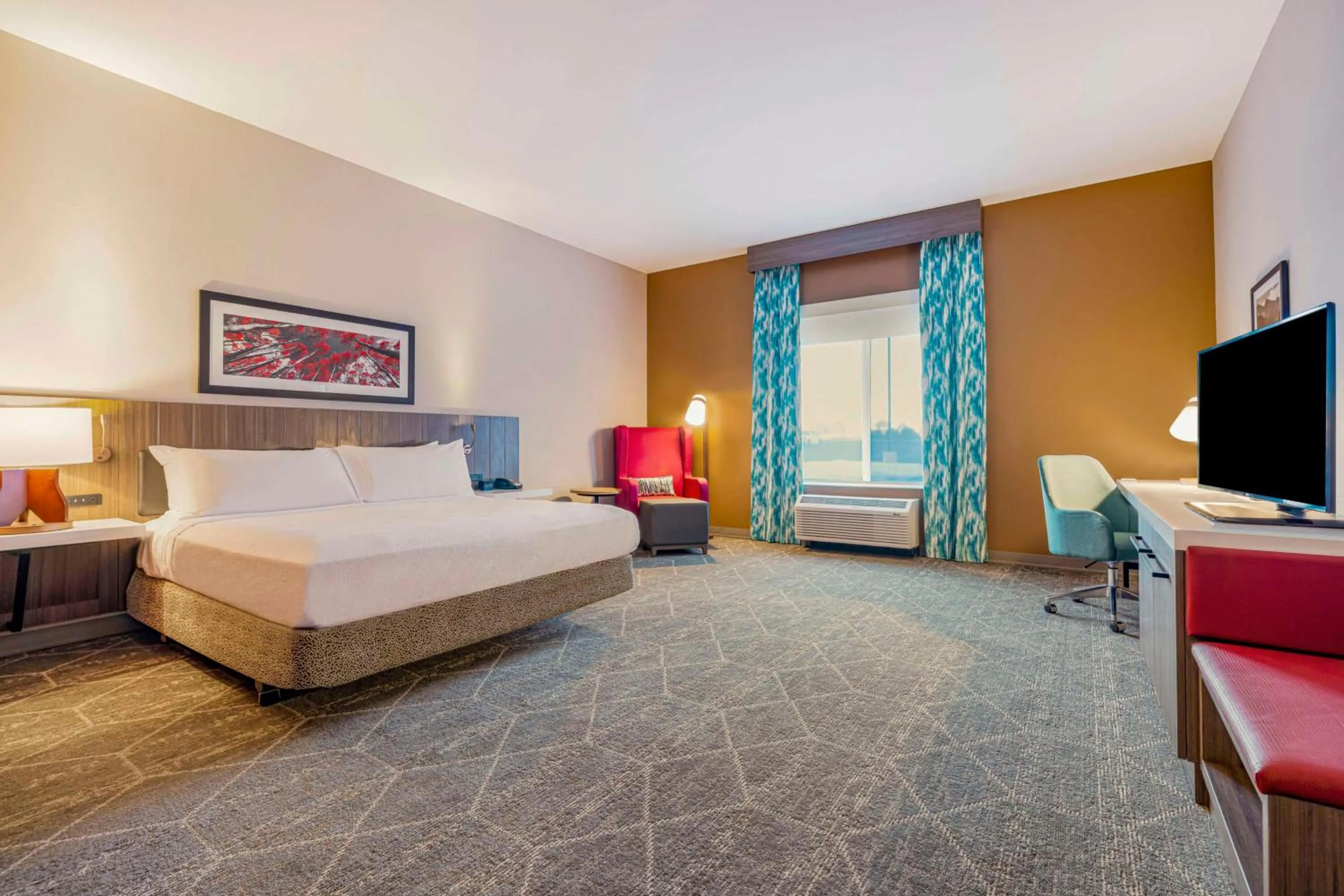 Bed in Hilton Garden Inn Colorado Springs Airport