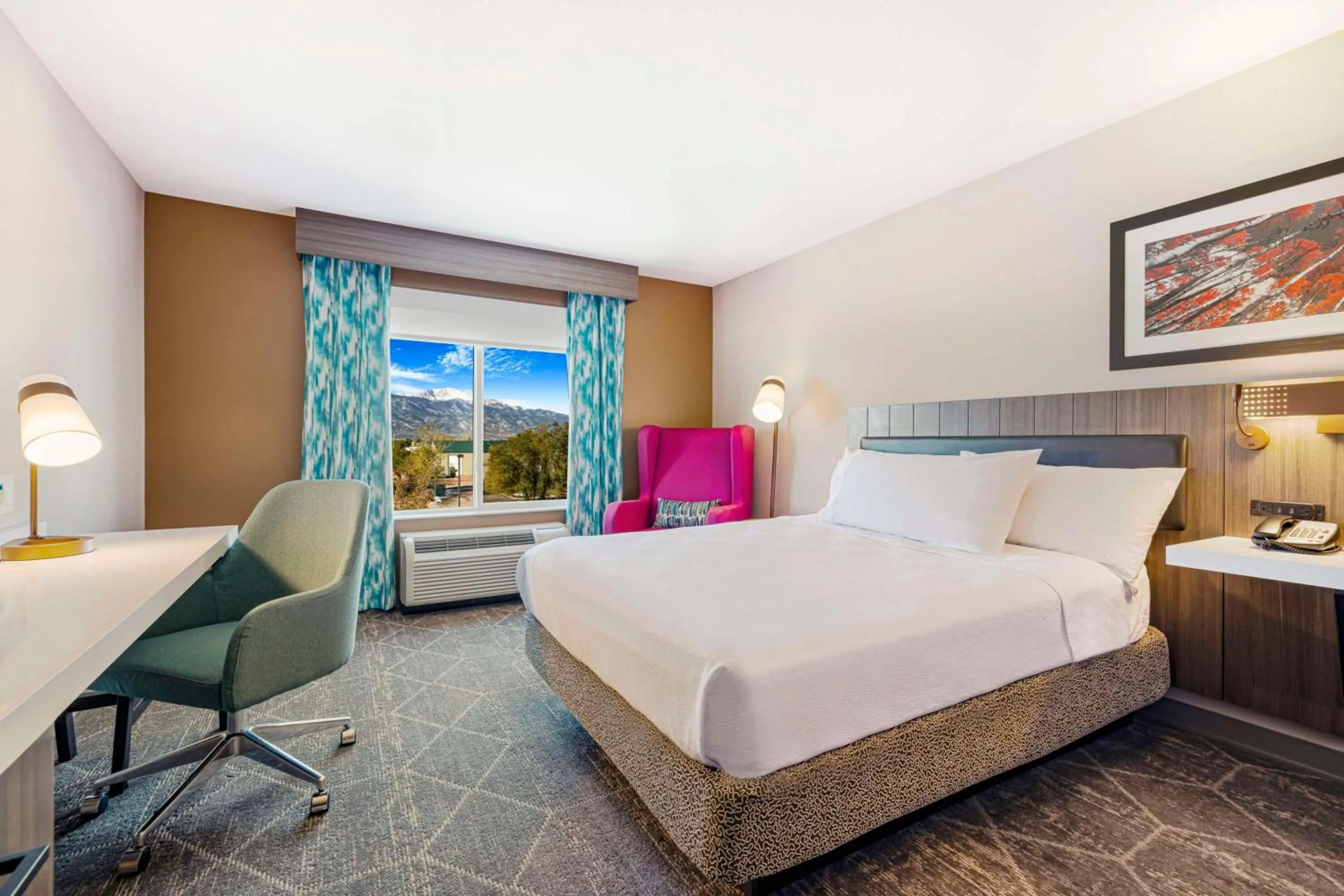 Bed in Hilton Garden Inn Colorado Springs Airport