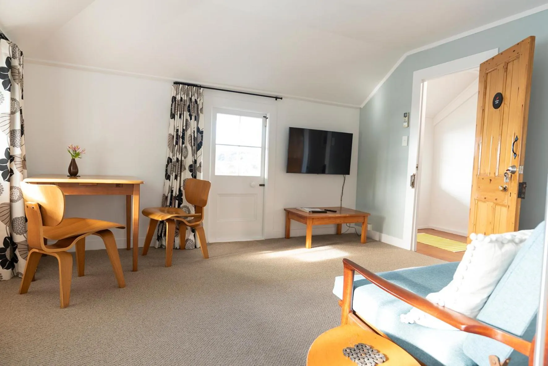 TV and multimedia in The Old Oak Boutique Hotel