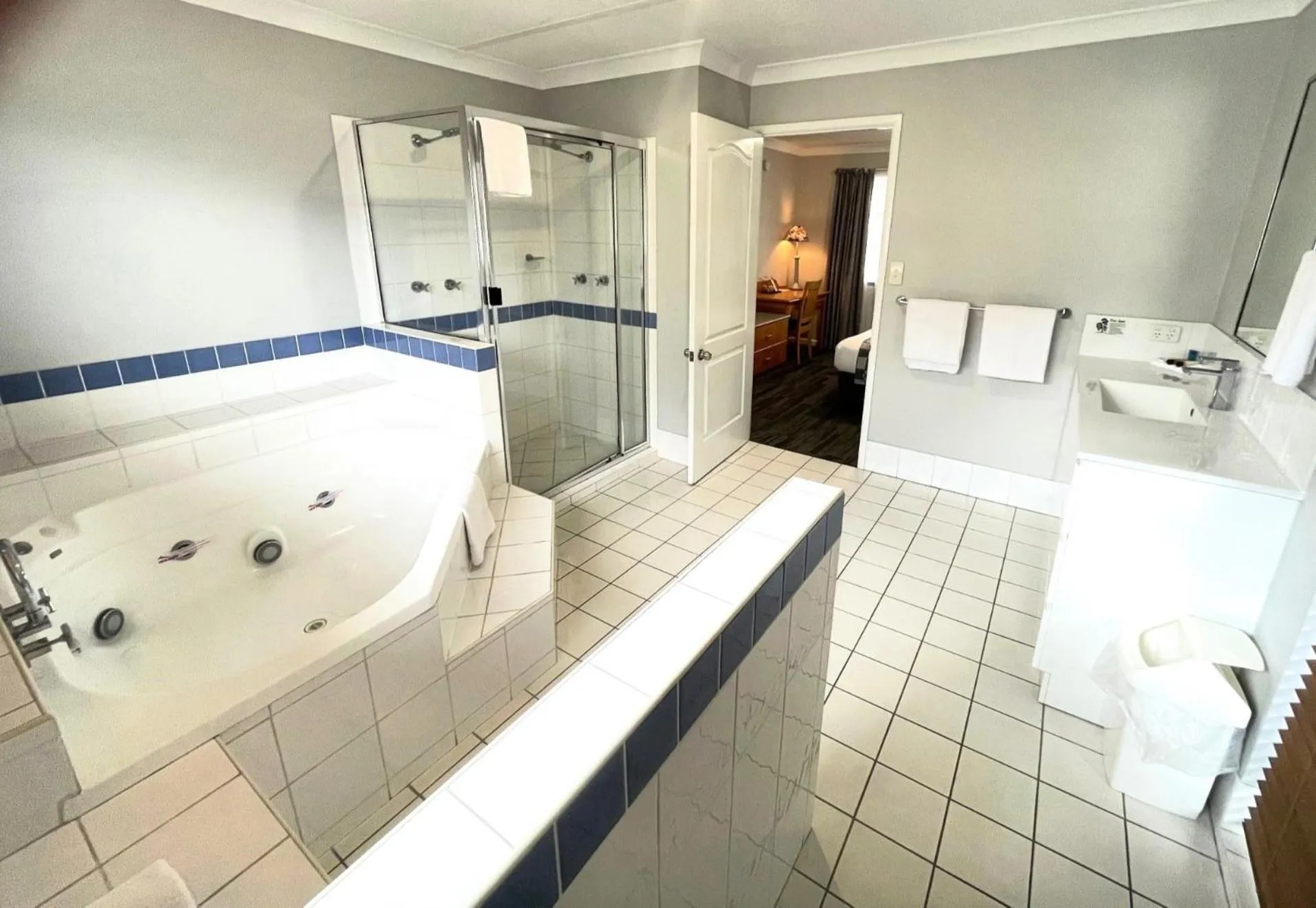 Bathroom in Country Motel Ipswich