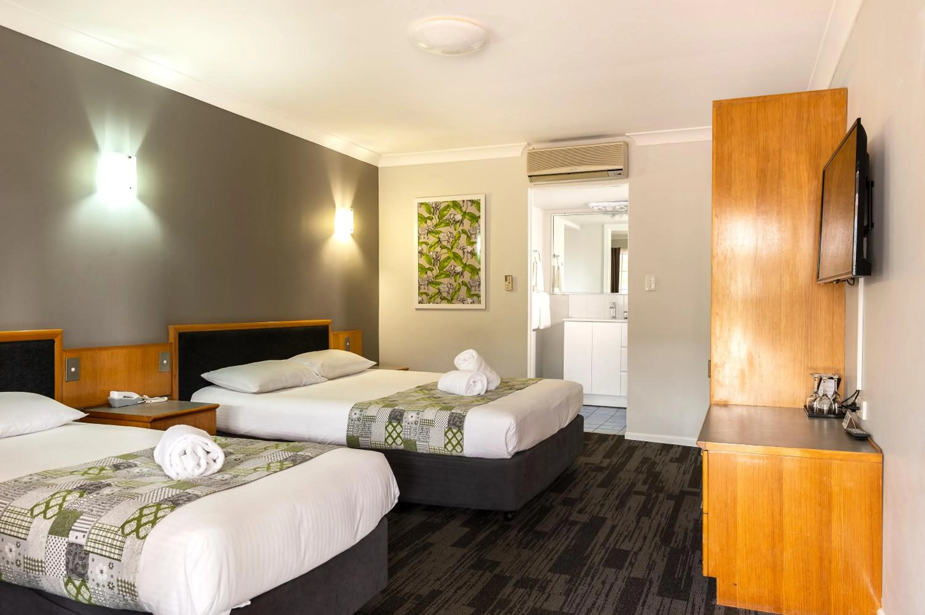 Bedroom, Bed in Country Motel Ipswich