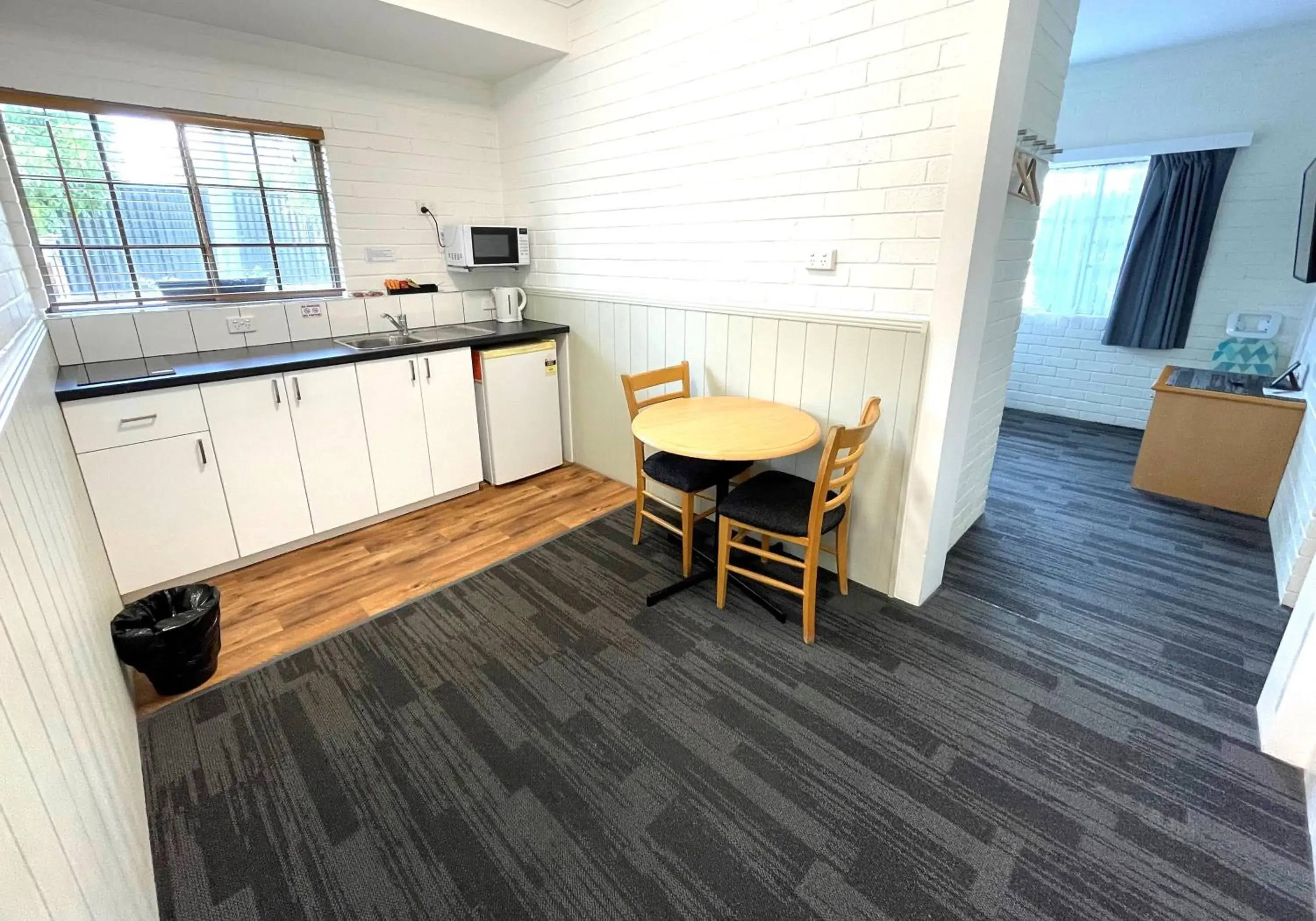 Deluxe Studio with Kitchenette in Country Motel Ipswich Deluxe Studio with Kitchenette in Country Motel Ipswich