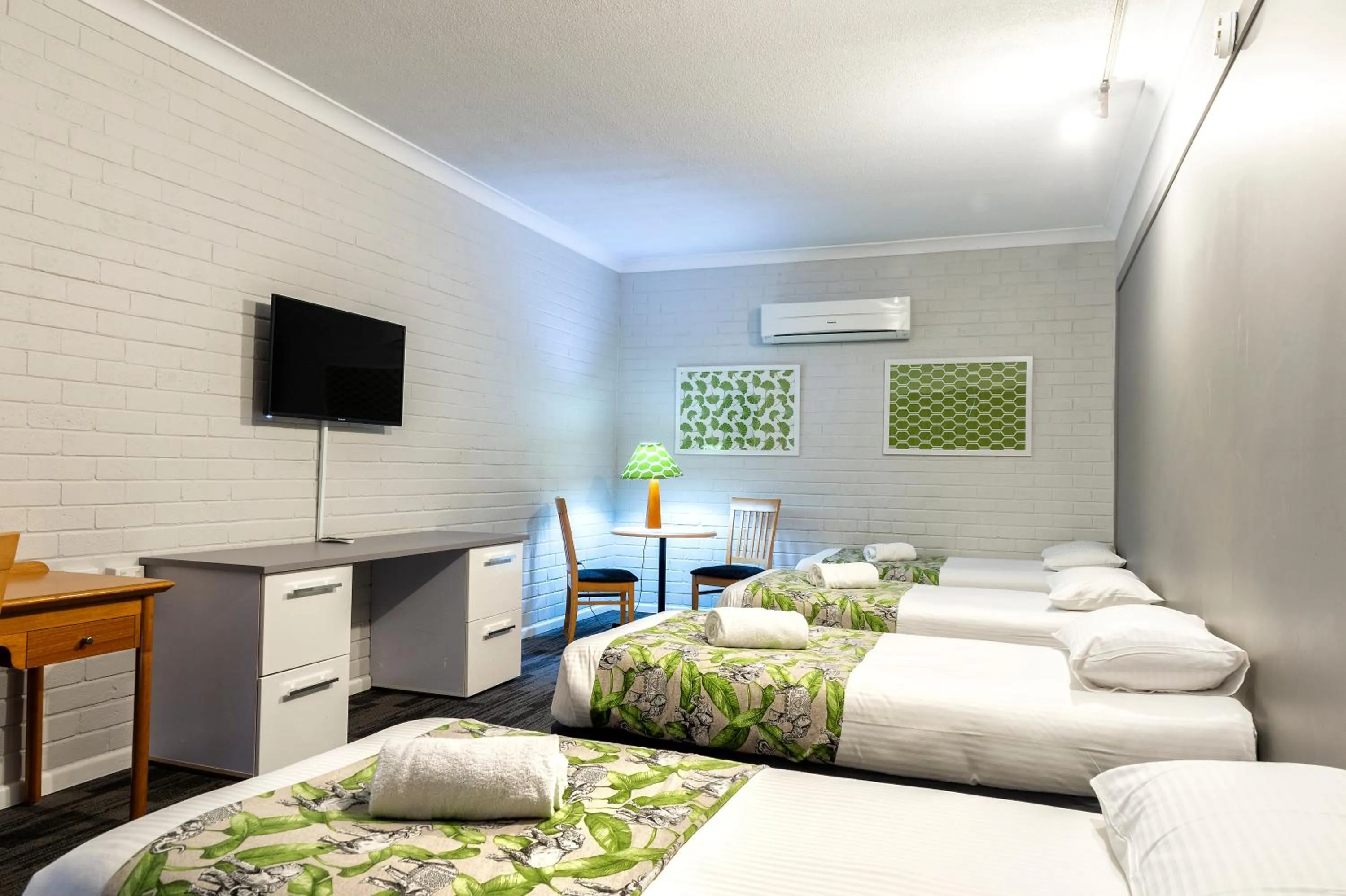 TV and multimedia, Bed in Country Motel Ipswich