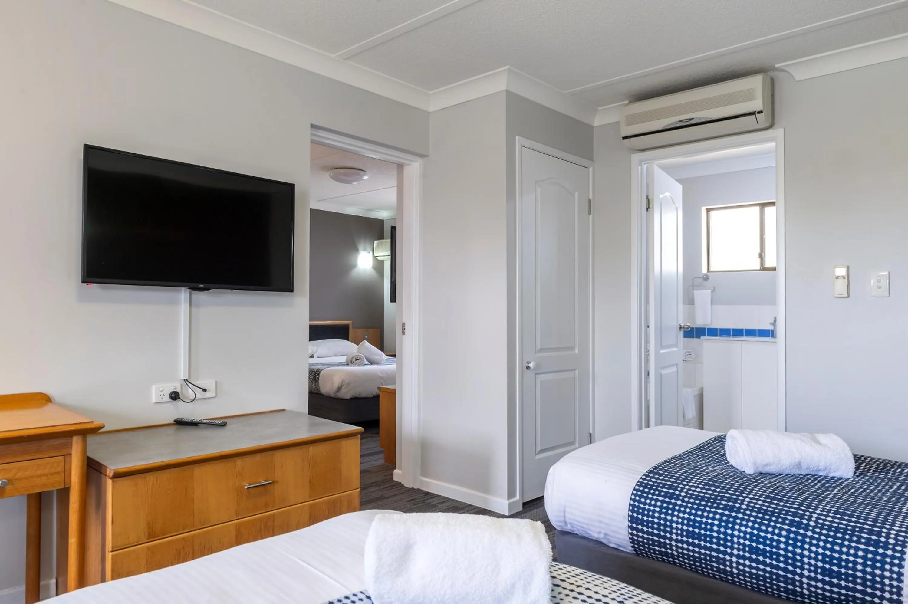 TV and multimedia, Bed in Country Motel Ipswich