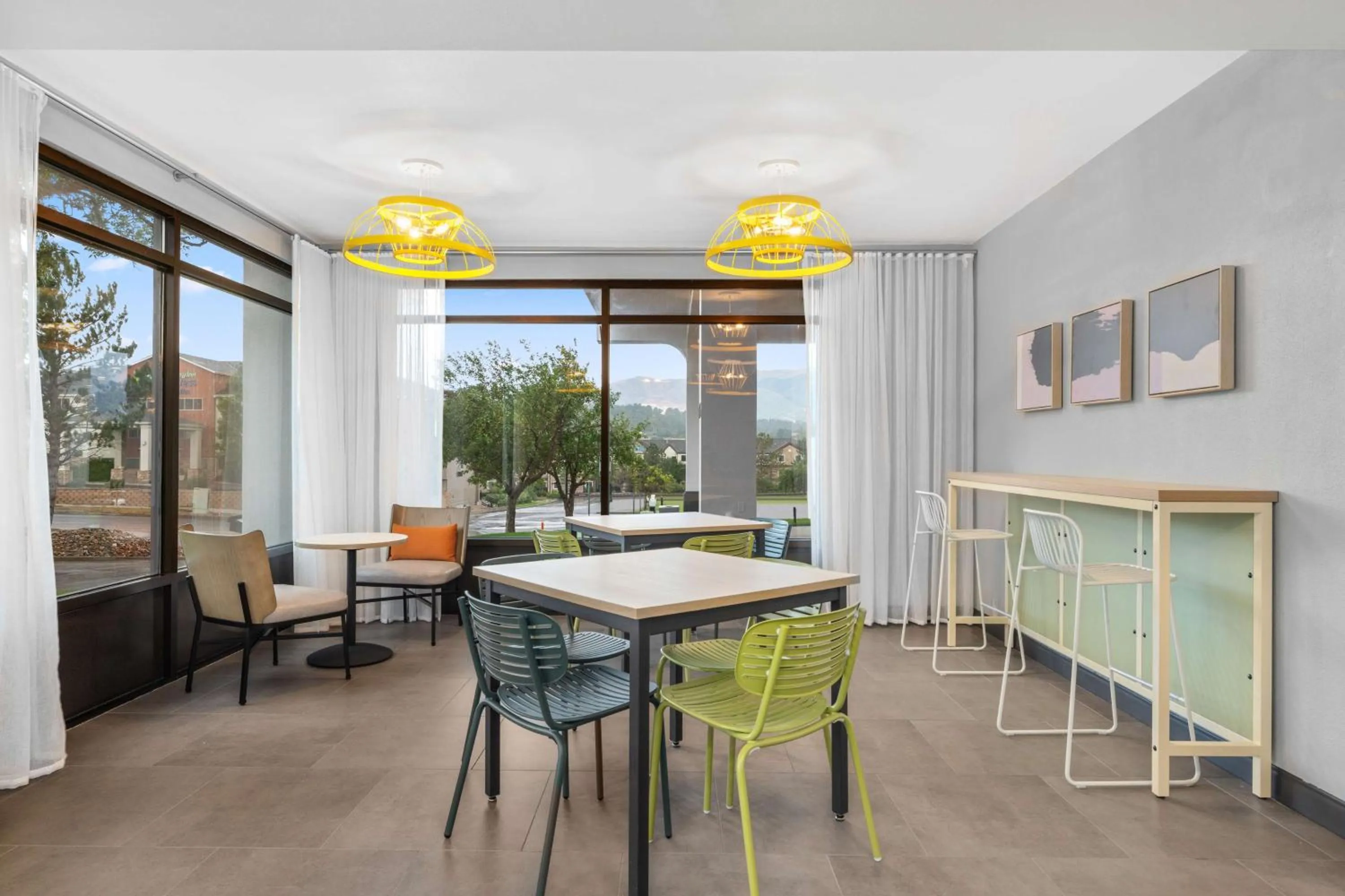 Breakfast in Spark by Hilton Colorado Springs I 25 Central