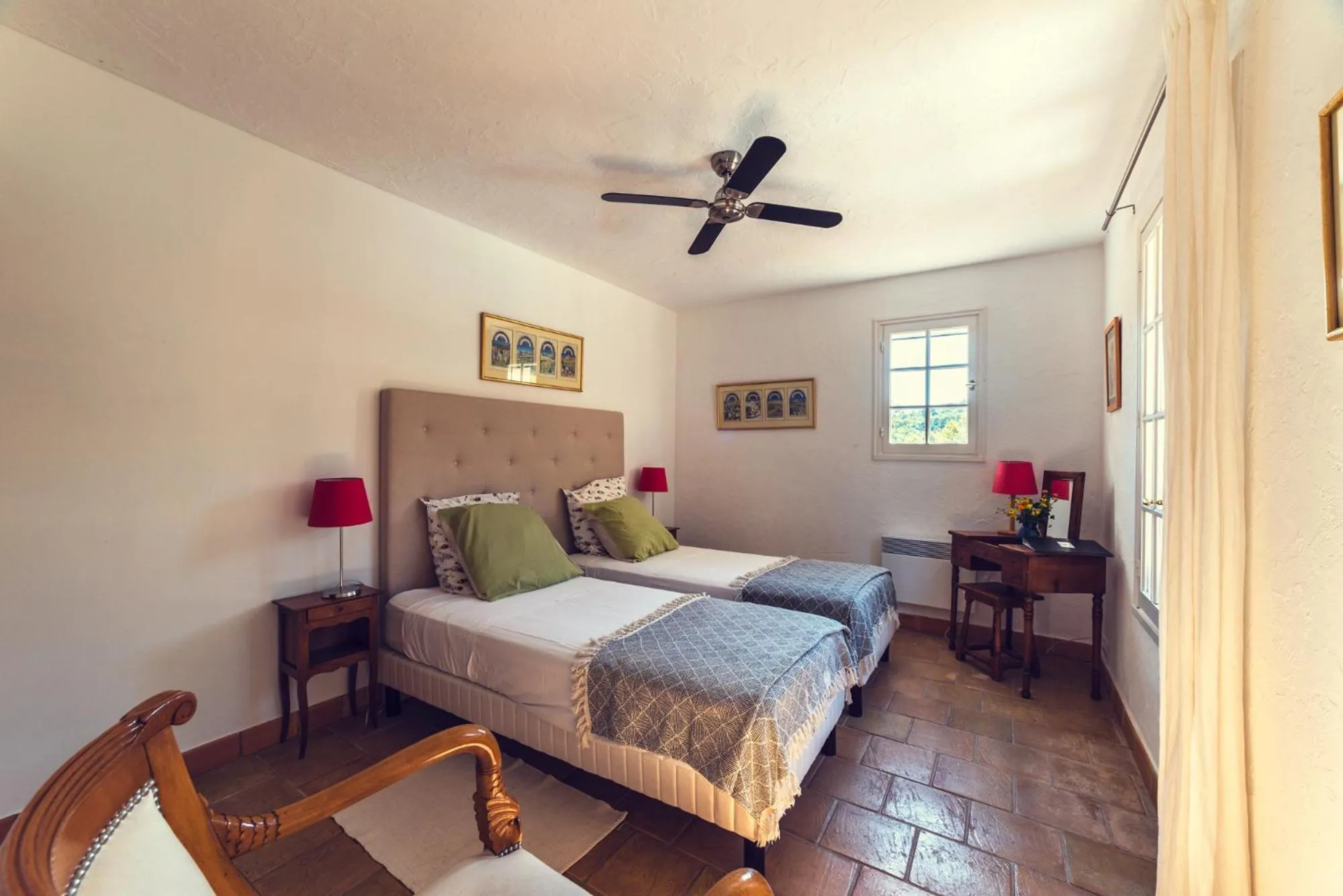 Bedroom, Bed in Villa Fontane Provence