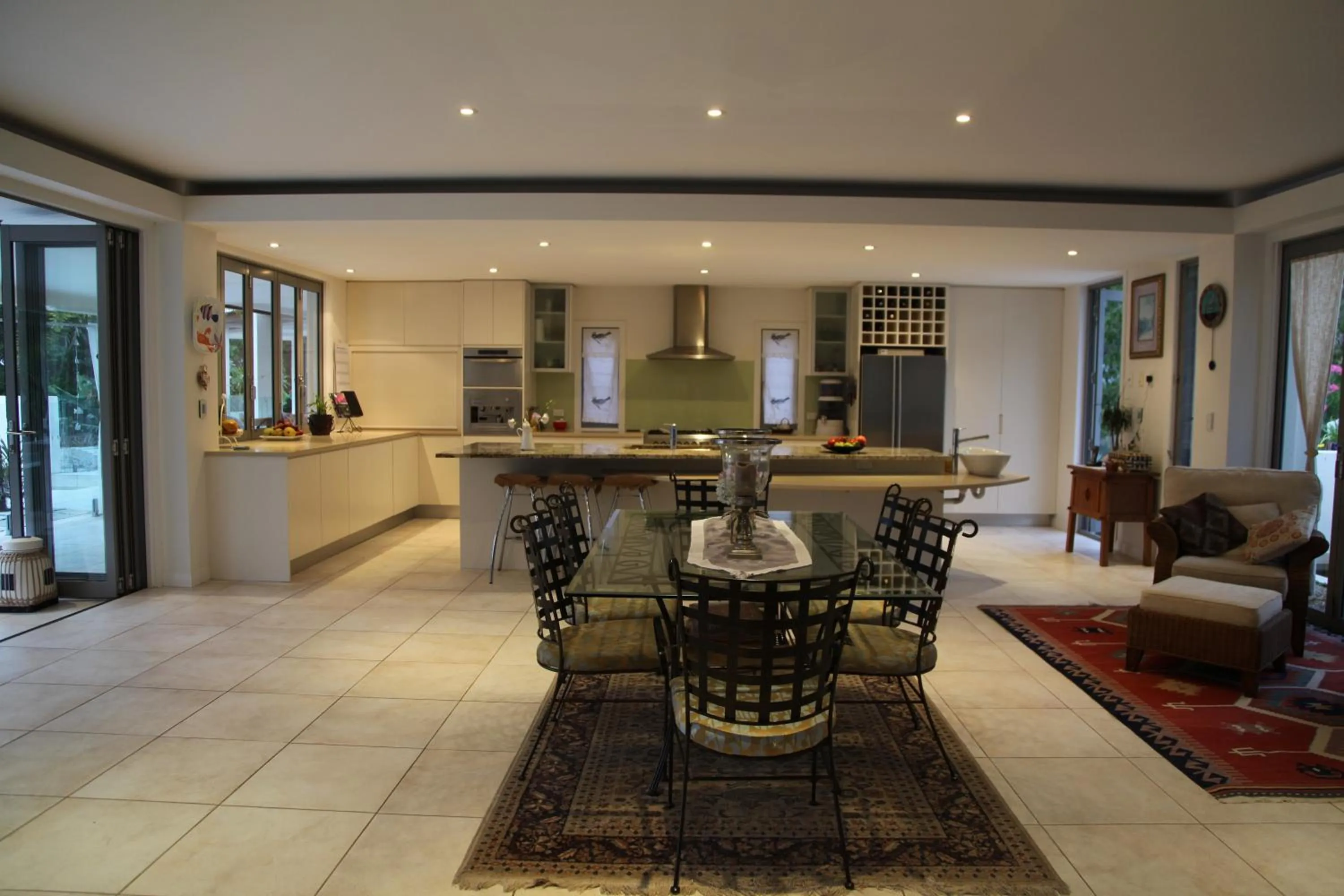 Communal kitchen in Alaya Verde Bed & Breakfast