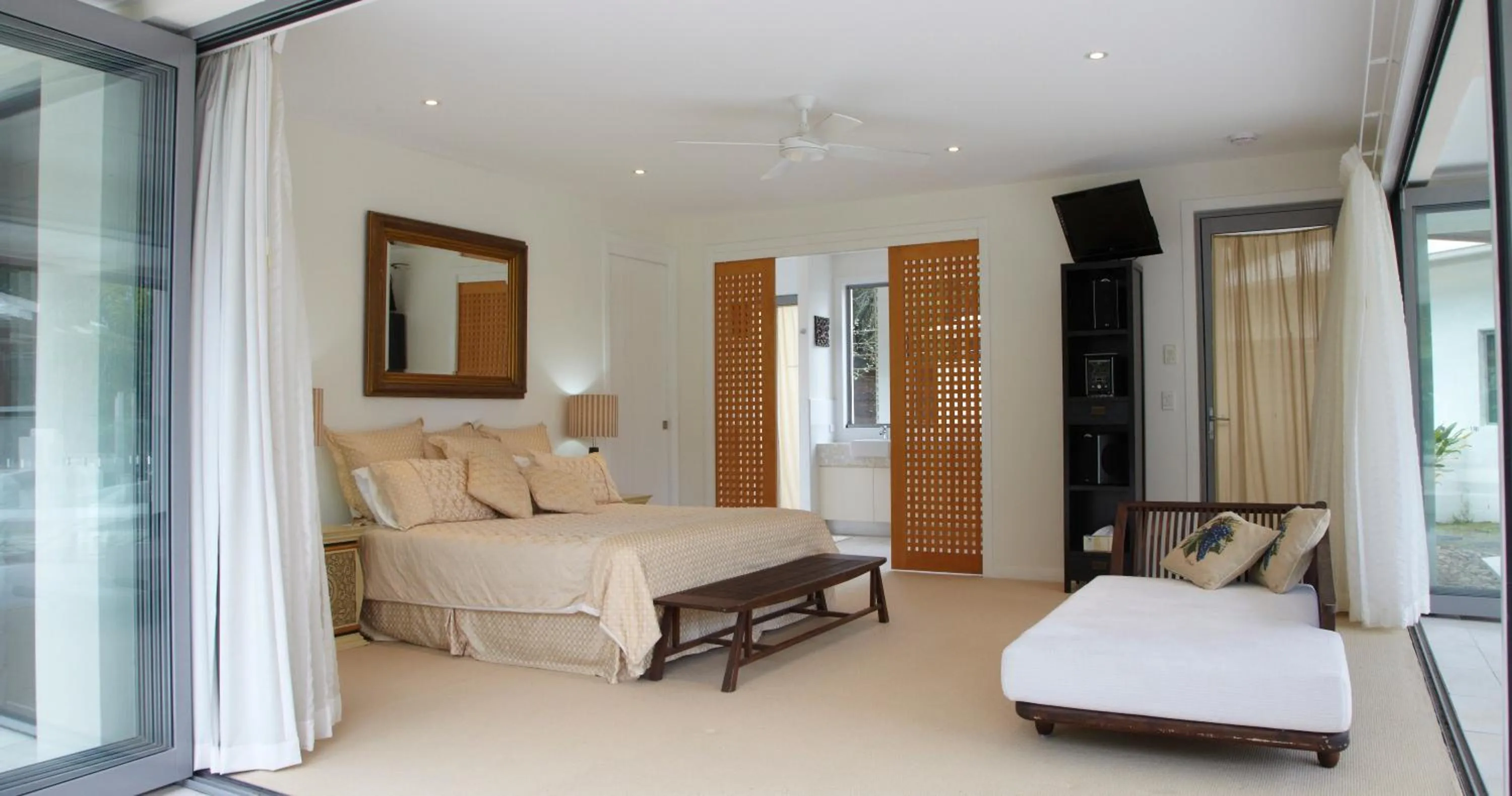 Bedroom, Bed in Alaya Verde Bed & Breakfast