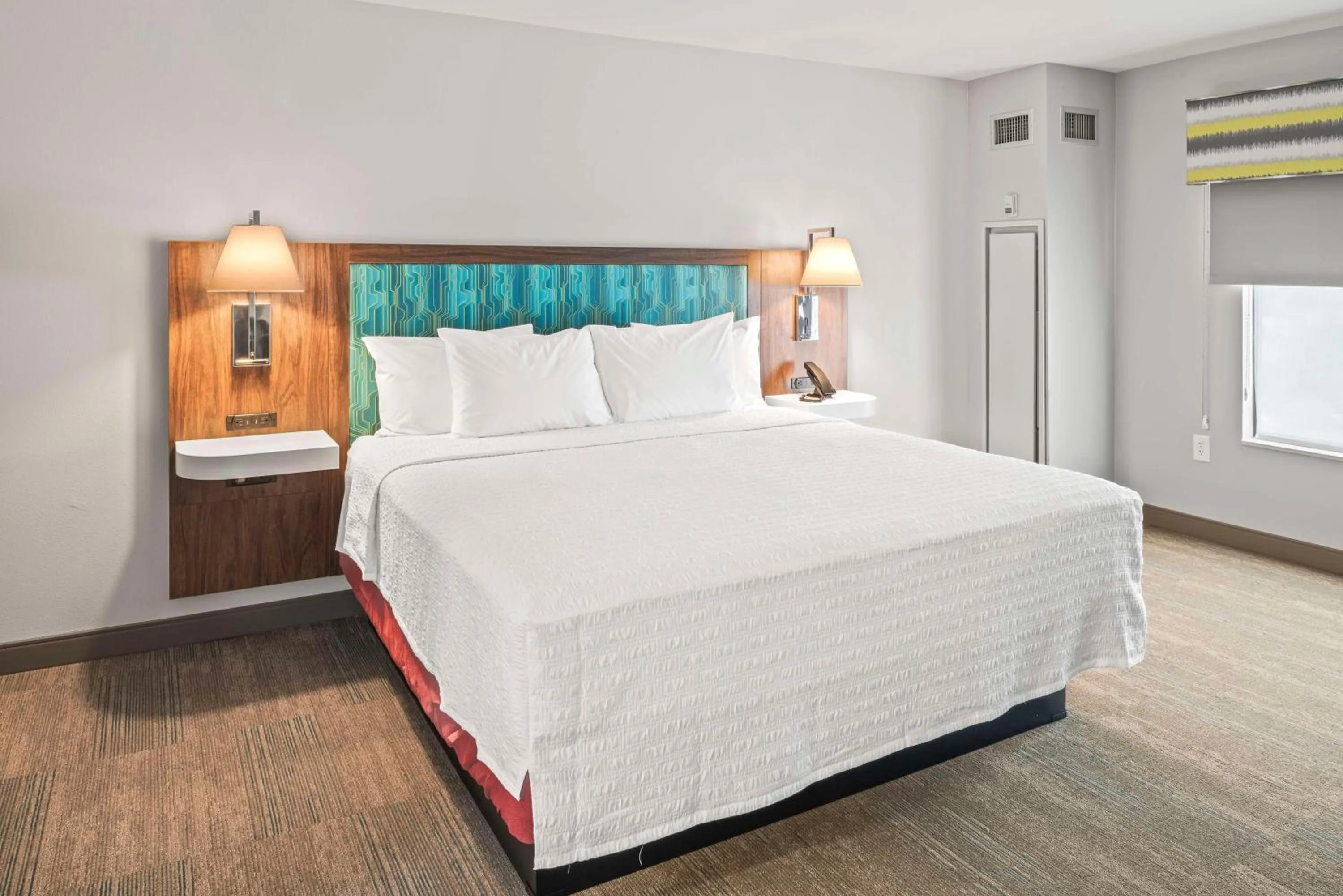 Bed in Hampton Inn Columbus-North