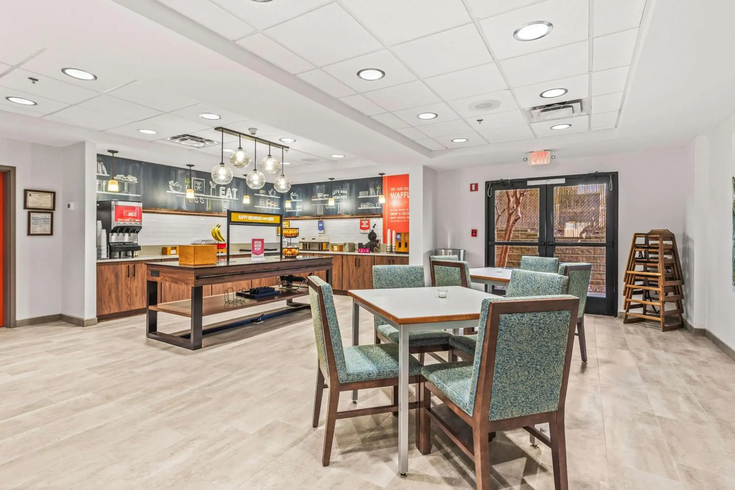 Breakfast in Hampton Inn Columbus-North Breakfast in Hampton Inn Columbus-North