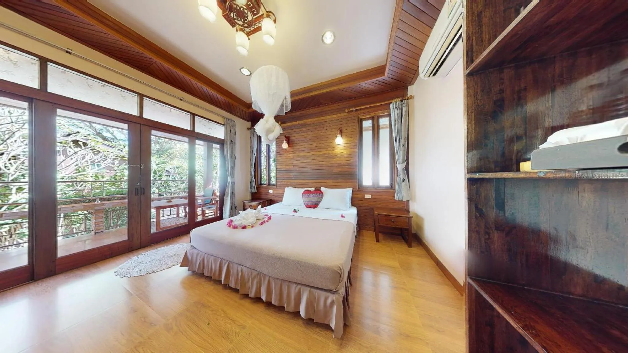 Bed in Pen's Bungalow Koh Phangan