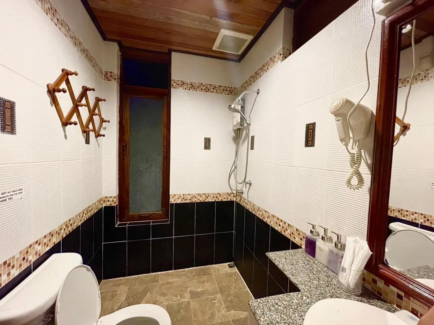 Shower in Pen's Bungalow Koh Phangan