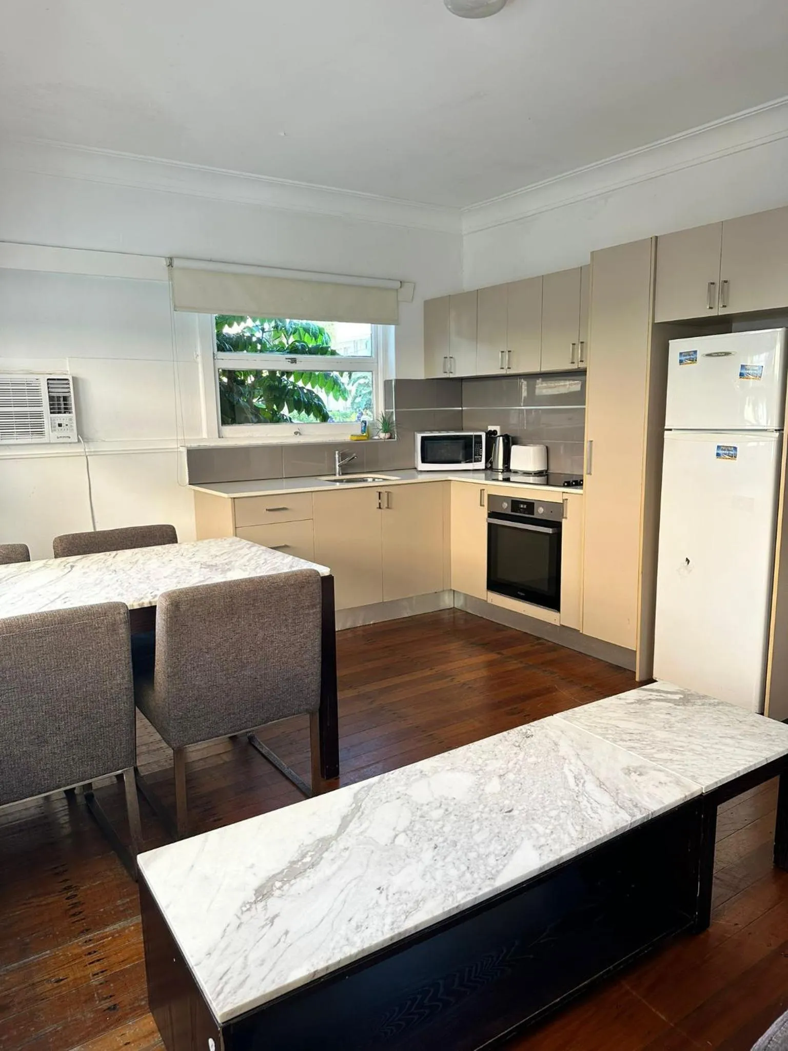 Dining area in Backpackers In Paradise 18-35 Hostel