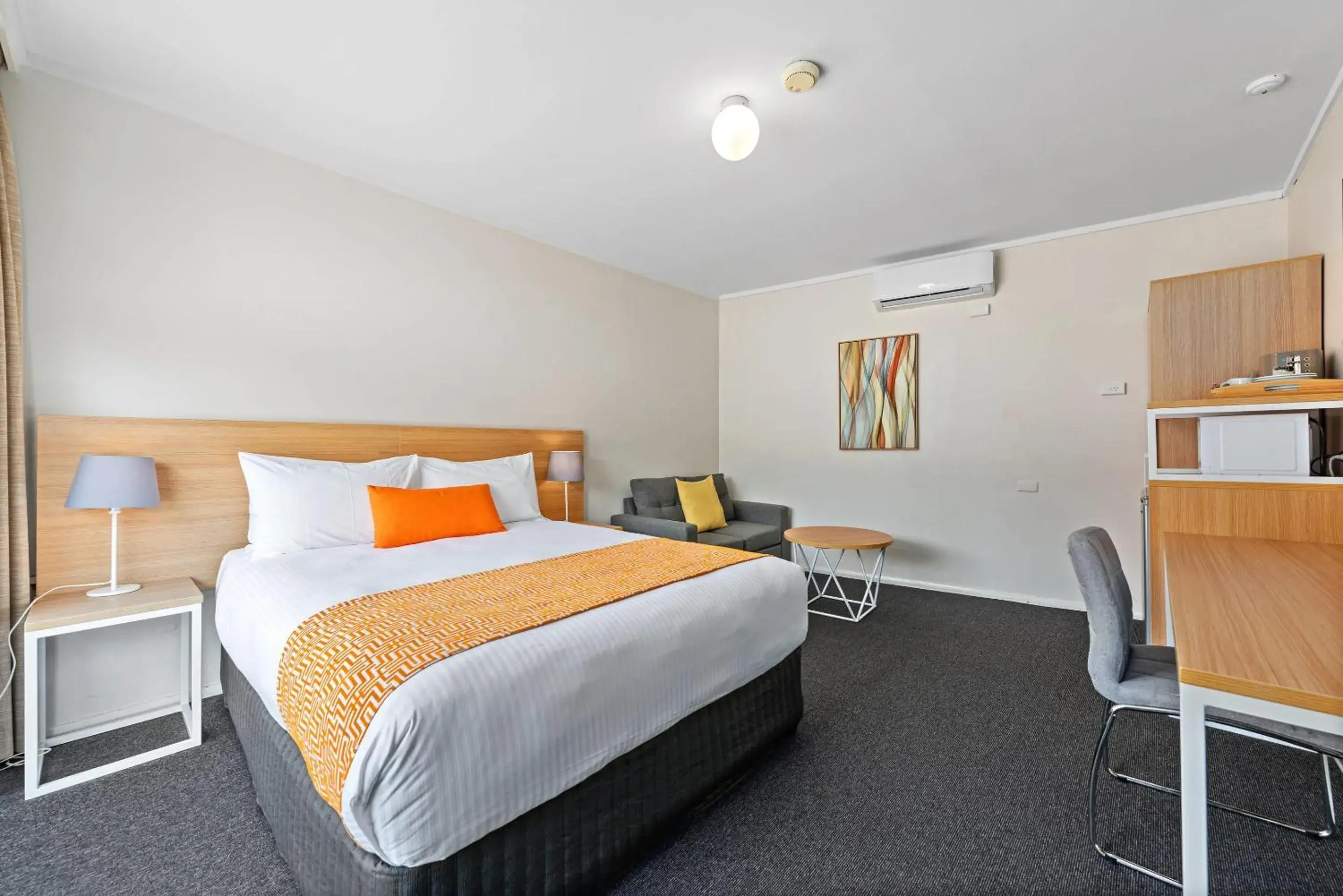 Bedroom, Bed in Comfort Inn & Suites Lakes Entrance Bedroom, Bed in Comfort Inn & Suites Lakes Entrance