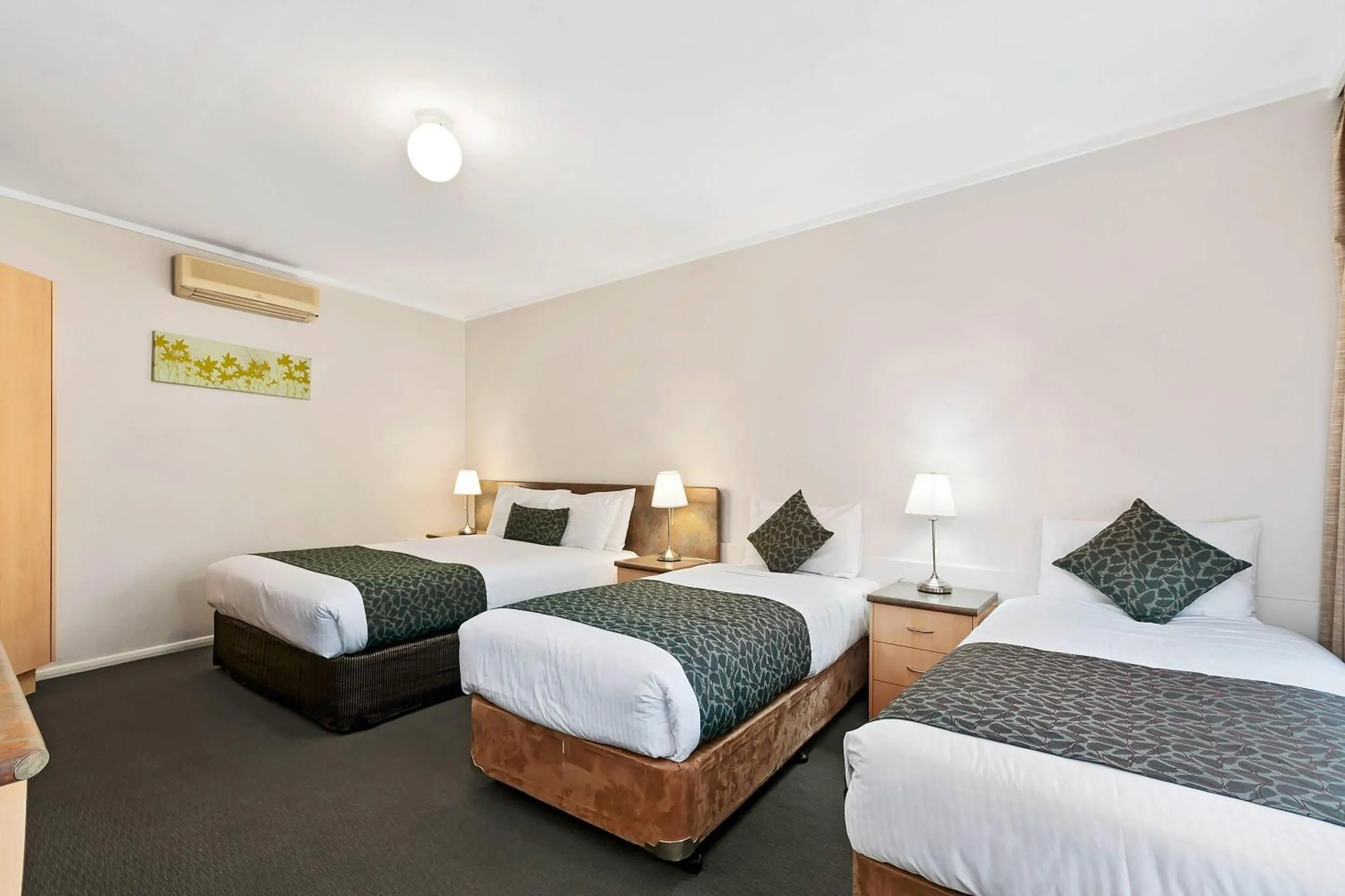 Bedroom, Bed in Comfort Inn & Suites Lakes Entrance