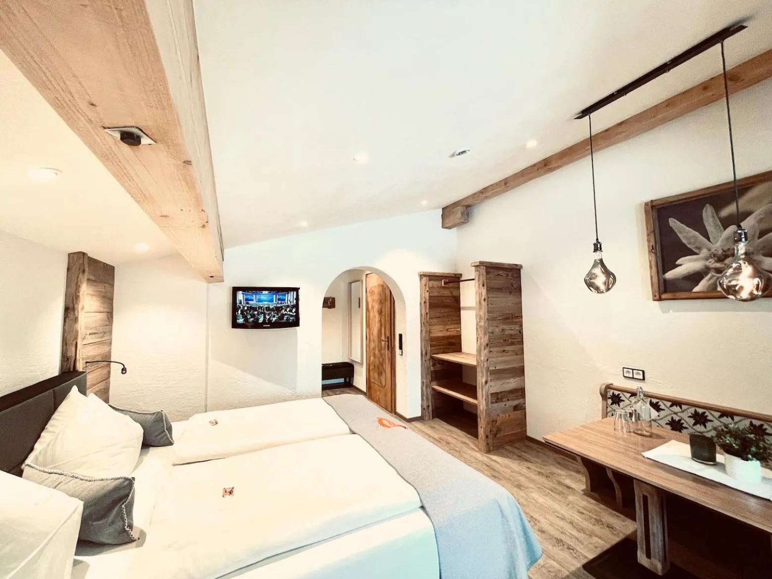 Bed in Pension Kreuzeck - Dein Glücksplatz am Lech