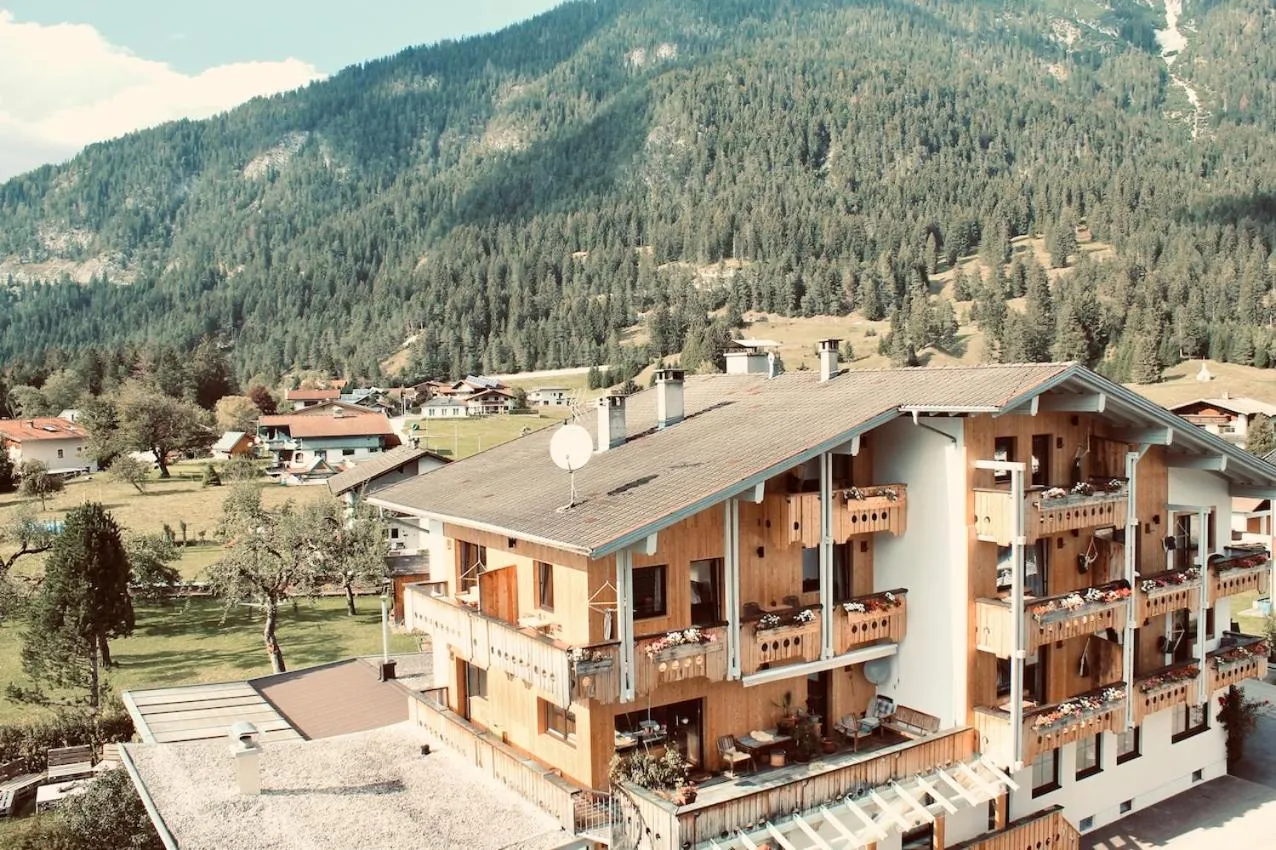 Pension Kreuzeck - Dein Glücksplatz am Lech