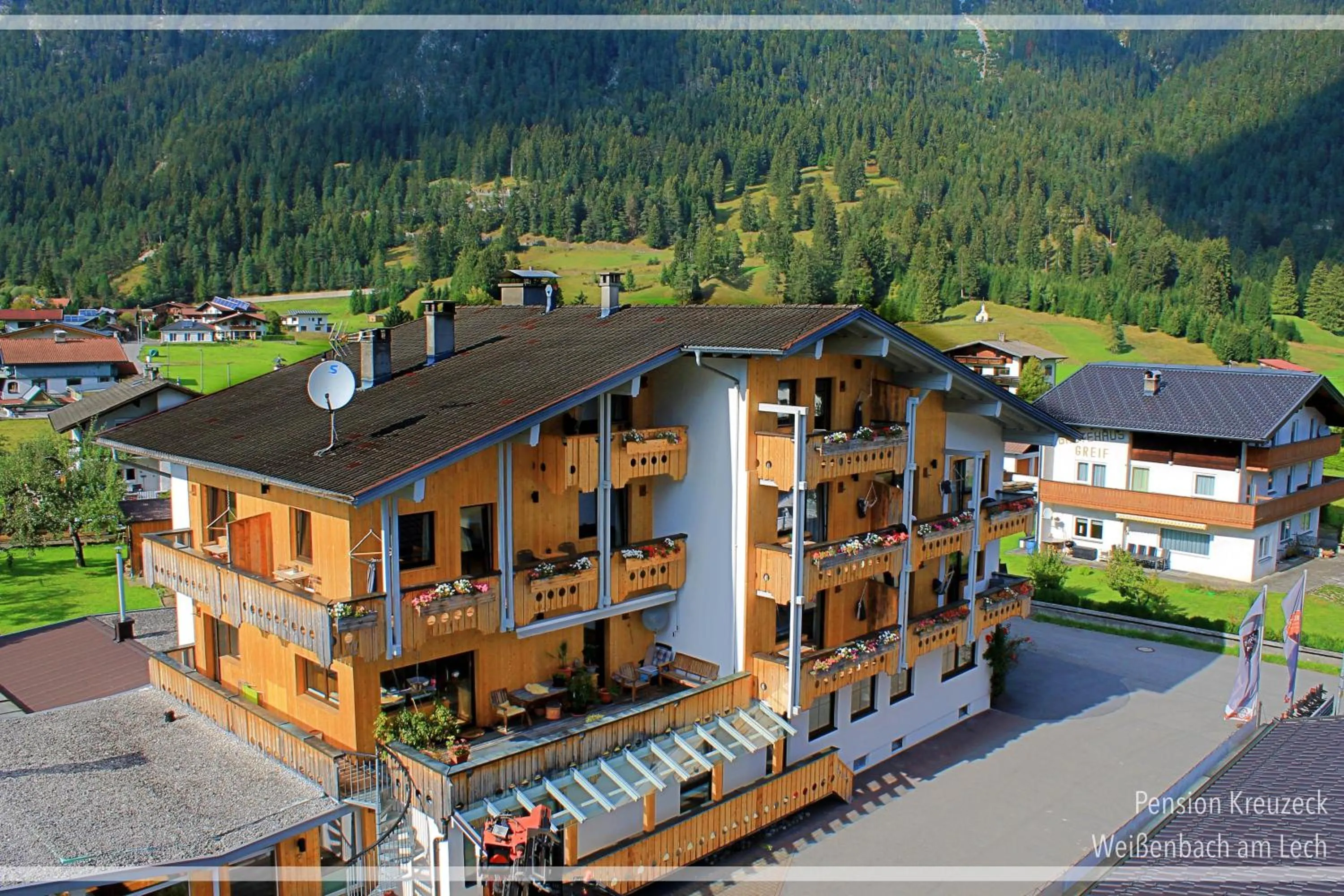 Property building in Pension Kreuzeck - Dein Glücksplatz am Lech