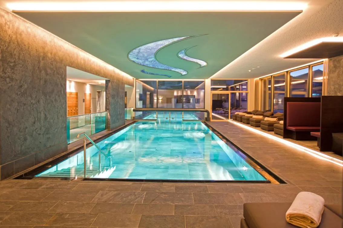 Swimming pool in Hotel Truyenhof