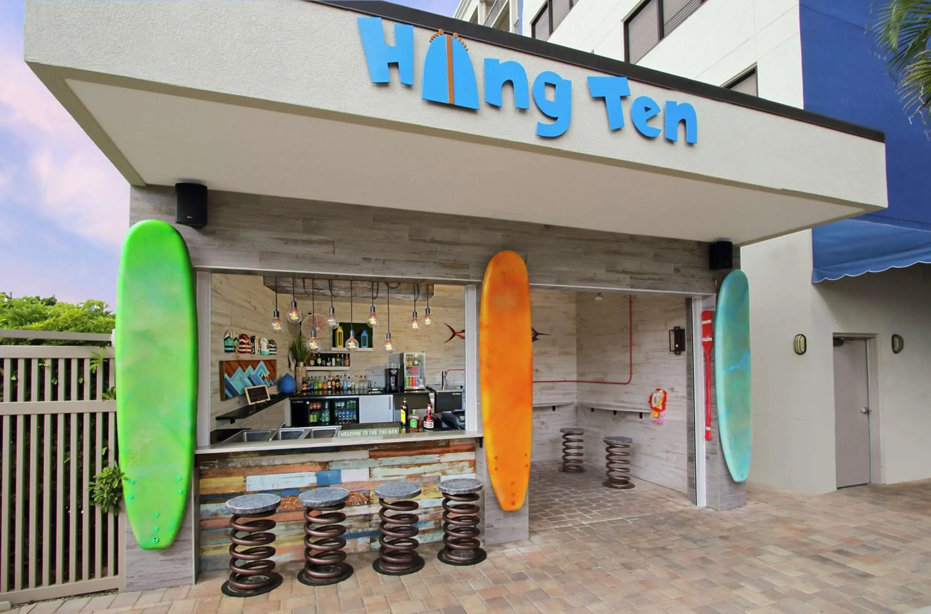 Lounge or bar in Hampton Inn Cocoa Beach Lounge or bar in Hampton Inn Cocoa Beach