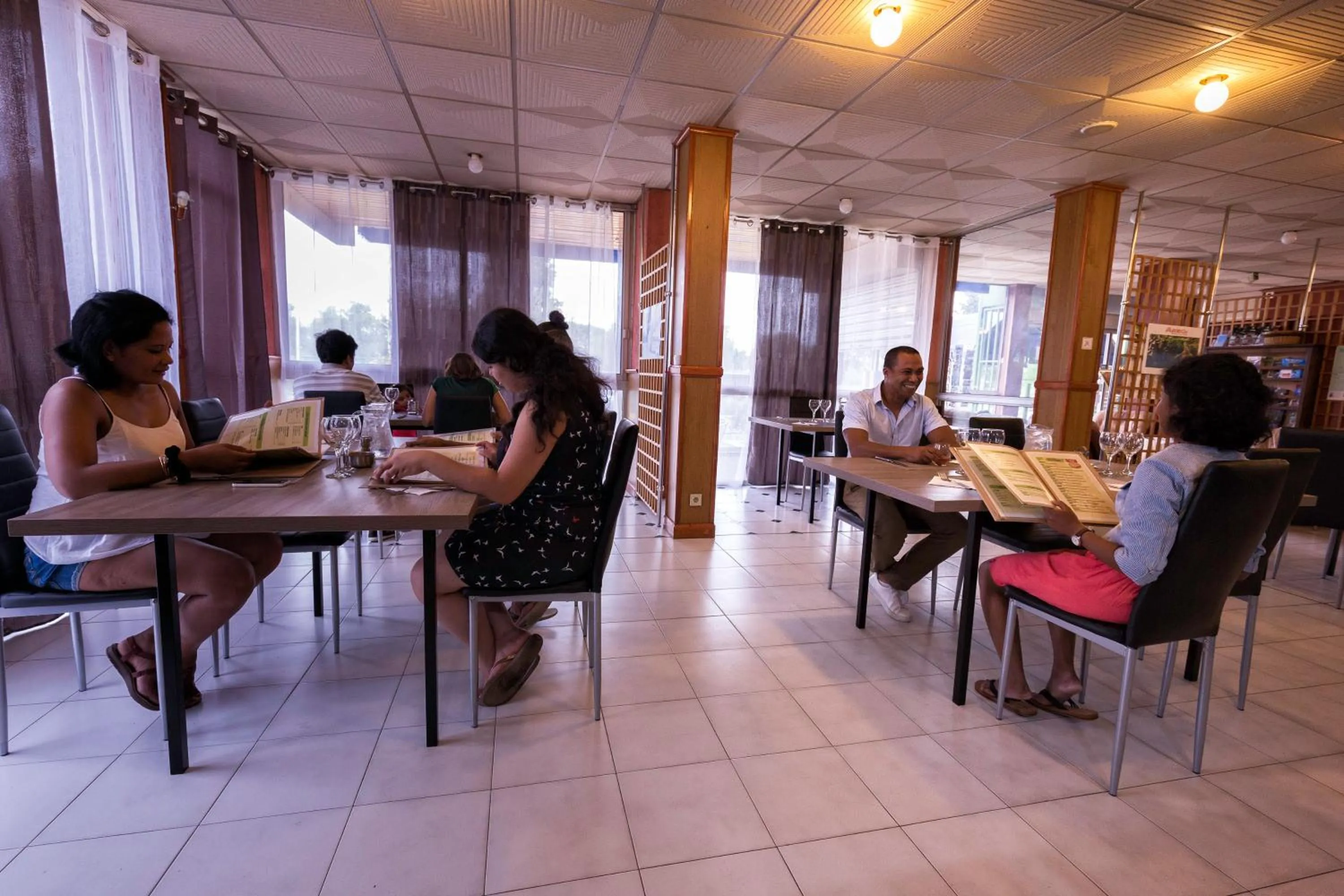 Restaurant/places to eat in Dortoirs Rocade 2