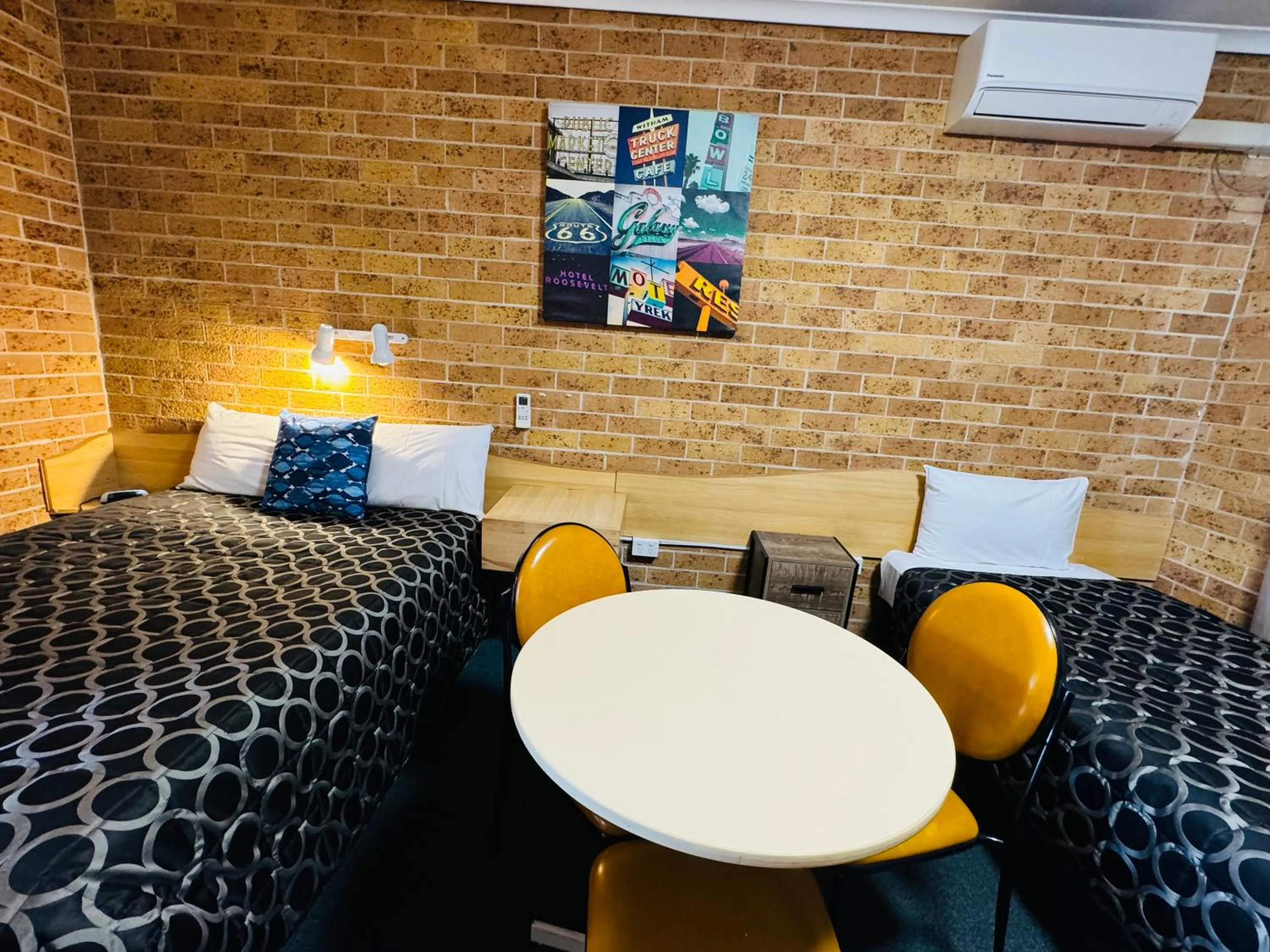 air conditioner, Bed in Town and Country Motor Inn