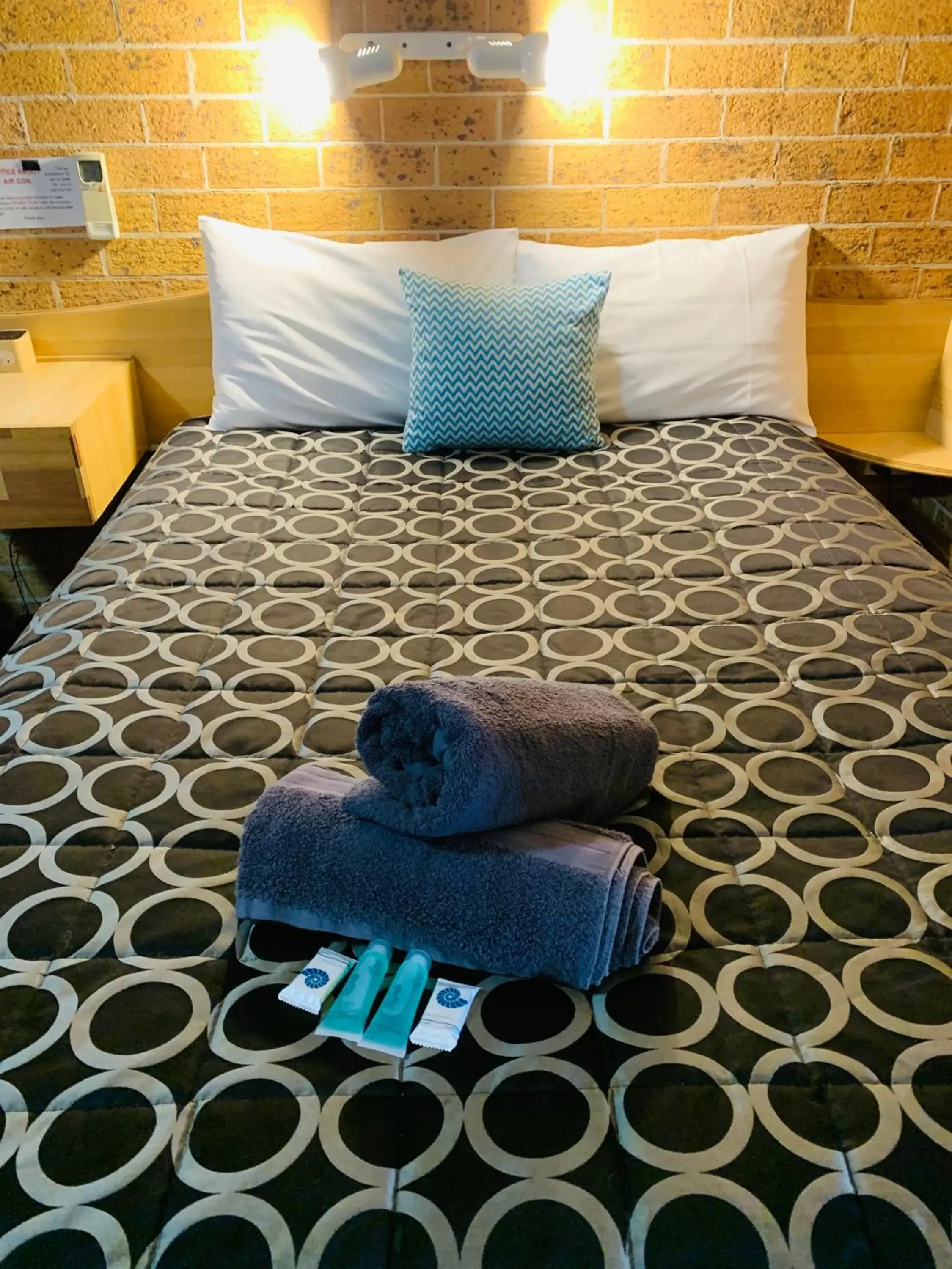 Bed in Town and Country Motor Inn Bed in Town and Country Motor Inn